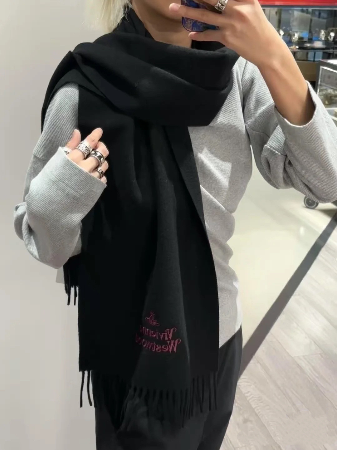 𝐕𝐢𝐯𝐢𝐞𝐧𝐧𝐞 𝐖𝐞𝐬𝐭𝐰𝐨𝐨𝐝🪐✨【薇薇安 · 西太后】极品山羊绒小围巾，送人自留都太高大上了😍重磅