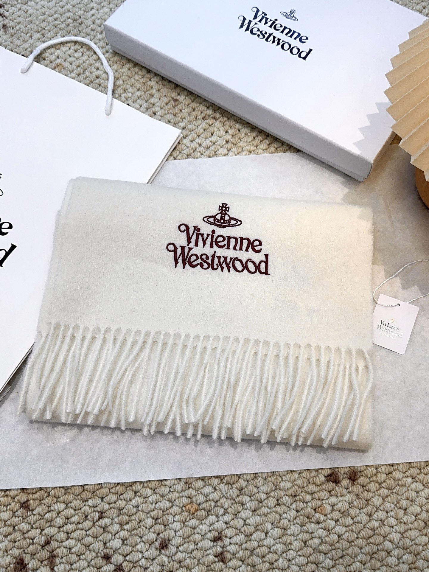 𝐕𝐢𝐯𝐢𝐞𝐧𝐧𝐞 𝐖𝐞𝐬𝐭𝐰𝐨𝐨𝐝🪐✨【薇薇安 · 西太后】极品山羊绒小围巾，送人自留都太高大上了😍重磅