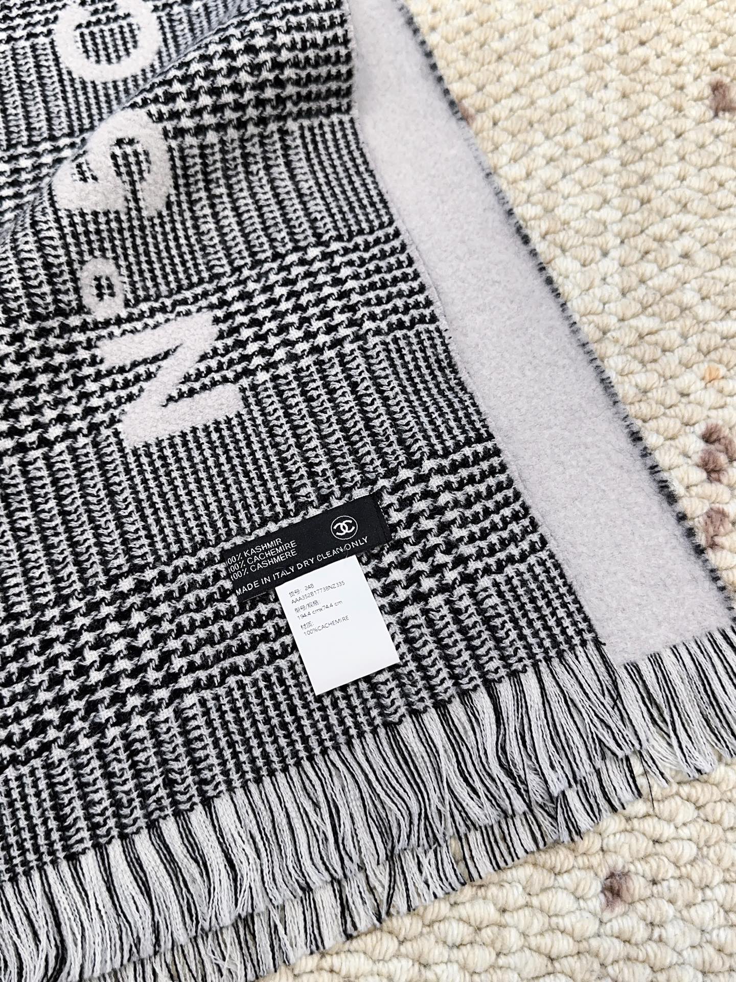 香奶奶25新款，Chanel(香奈儿)24cocoChanel系列，张予曦同款围巾，被誉为24年香奶奶最