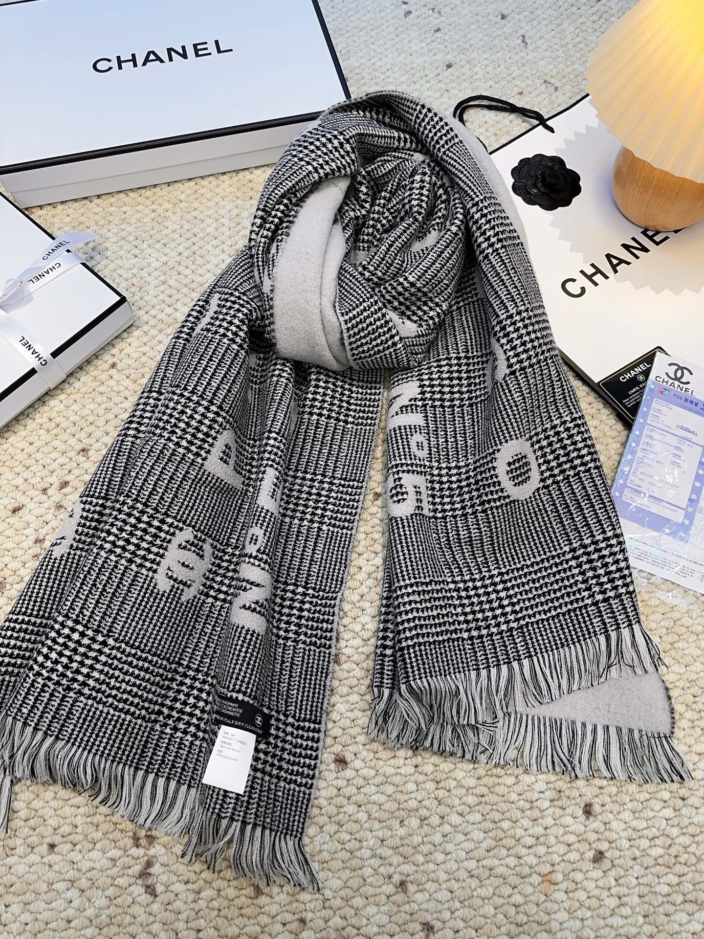 香奶奶25新款，Chanel(香奈儿)24cocoChanel系列，张予曦同款围巾，被誉为24年香奶奶最