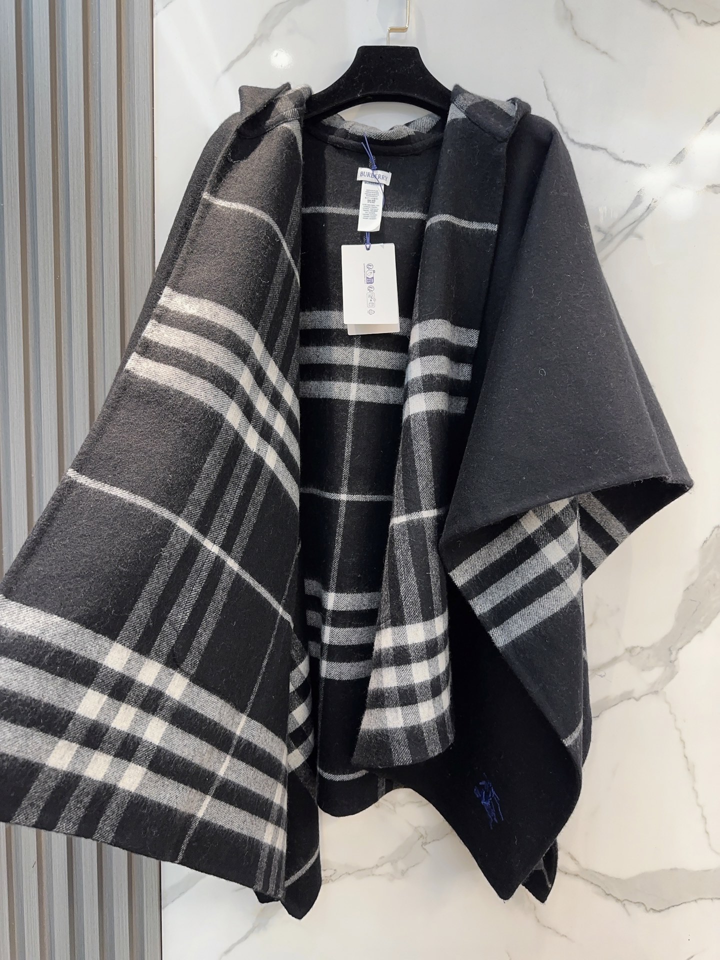 Burberry 手工边 张婧仪同款斗篷 Burberry 25年冬季连帽格纹斗篷 有两个大口袋兜兜