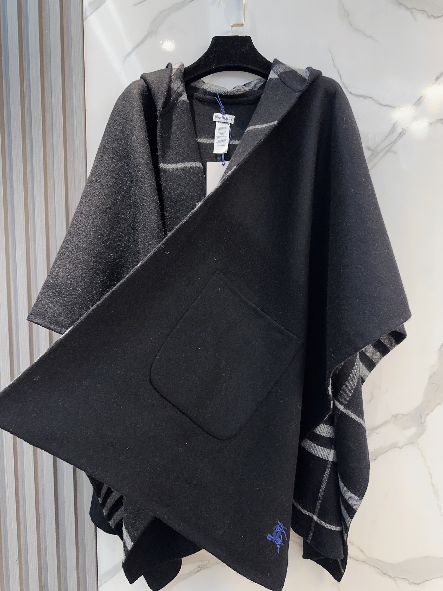 Burberry 手工边 张婧仪同款斗篷 Burberry 25年冬季连帽格纹斗篷 有两个大口袋兜兜