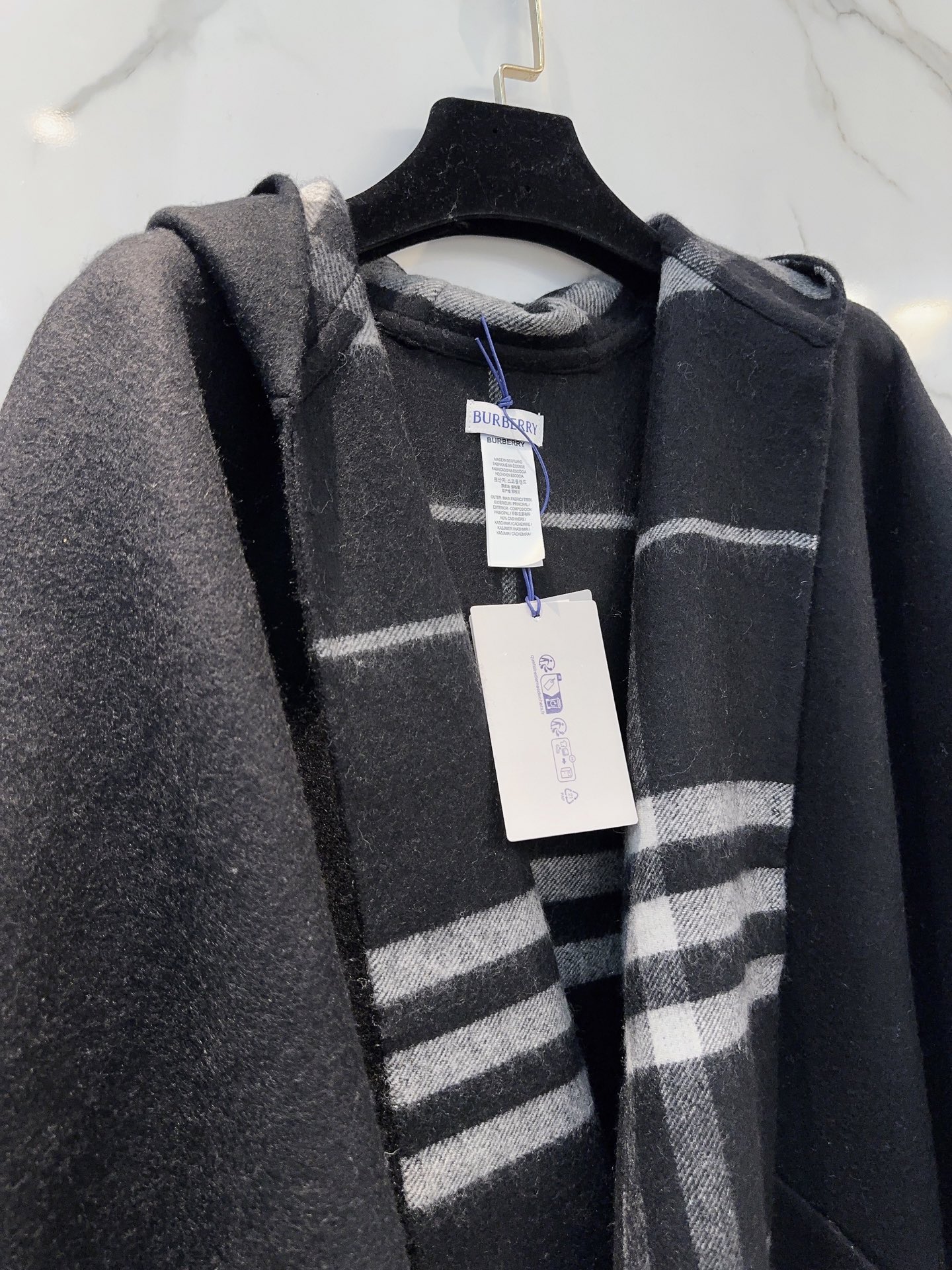 Burberry 手工边 张婧仪同款斗篷 Burberry 25年冬季连帽格纹斗篷 有两个大口袋兜兜