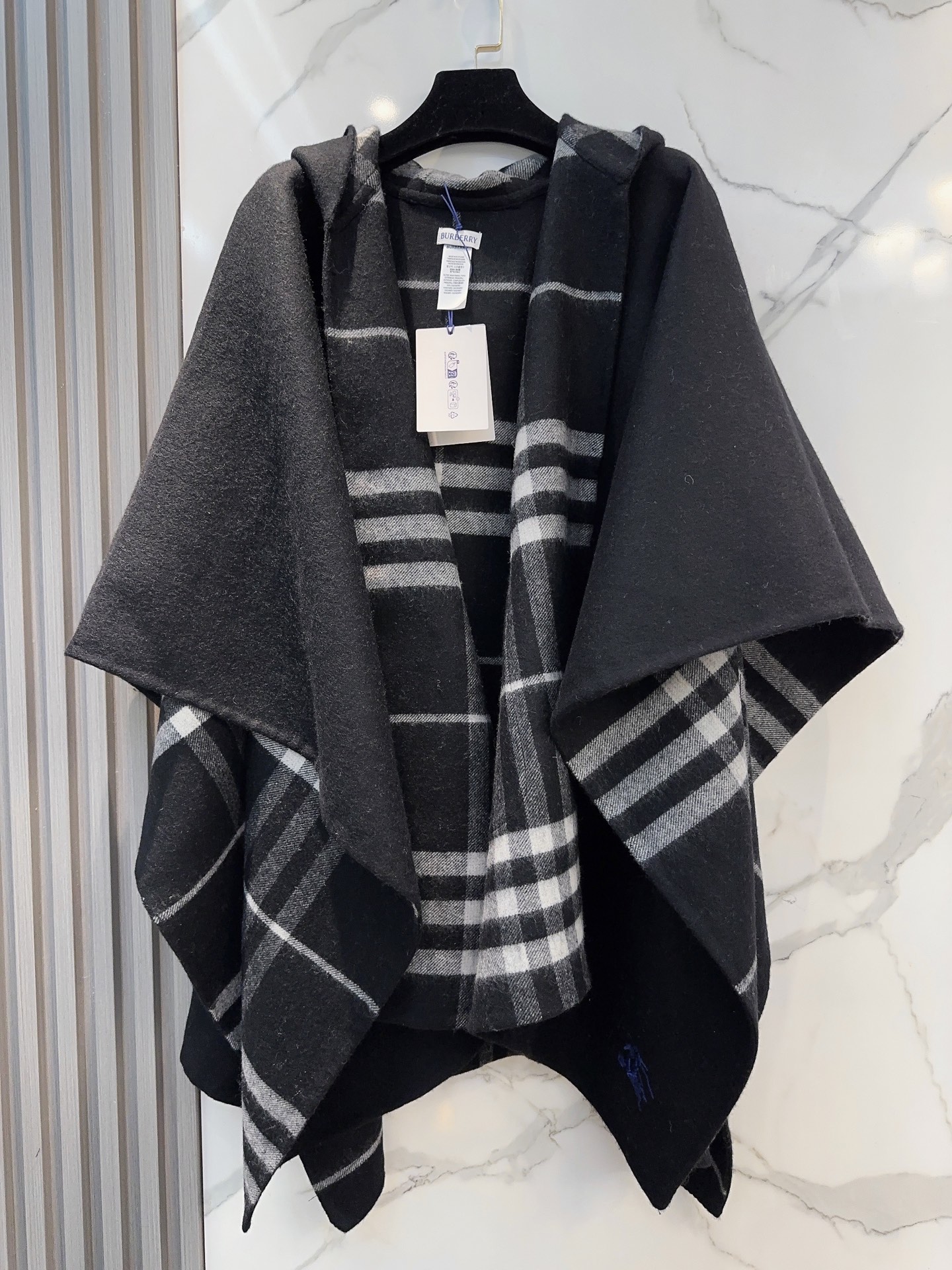 Burberry 手工边 张婧仪同款斗篷 Burberry 25年冬季连帽格纹斗篷 有两个大口袋兜兜