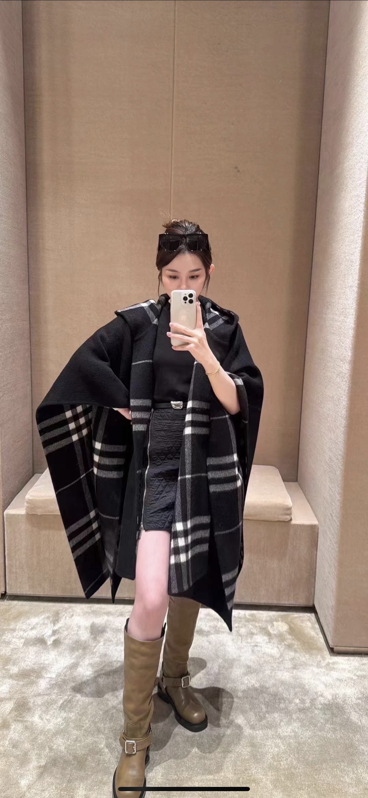 Burberry 手工边 张婧仪同款斗篷 Burberry 25年冬季连帽格纹斗篷 有两个大口袋兜兜