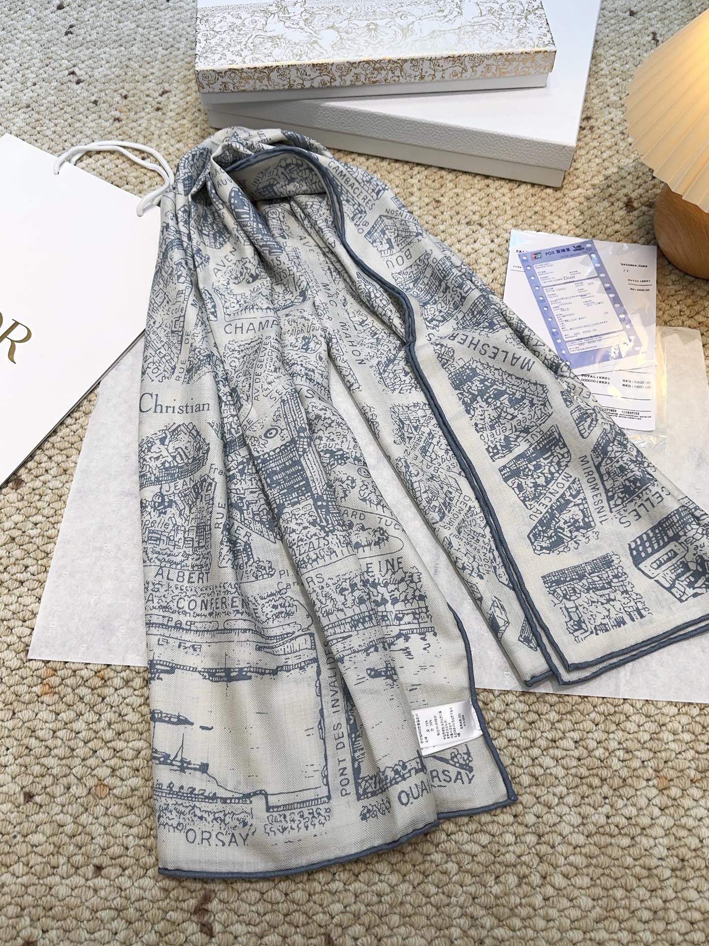 Dior ❤【️巴黎地图】黄金尺寸140×140专柜配色双面丝绒方巾 不爱繁复的姐妹可以选择哦～PLAN