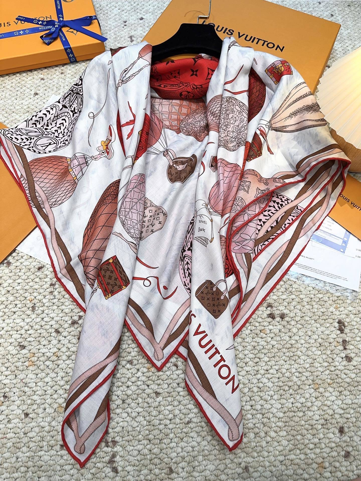 LV(路易威登)原单Lv140cm丝绒方巾,《热气球》,本款方巾全新加入 U价🉐️ and Away 系