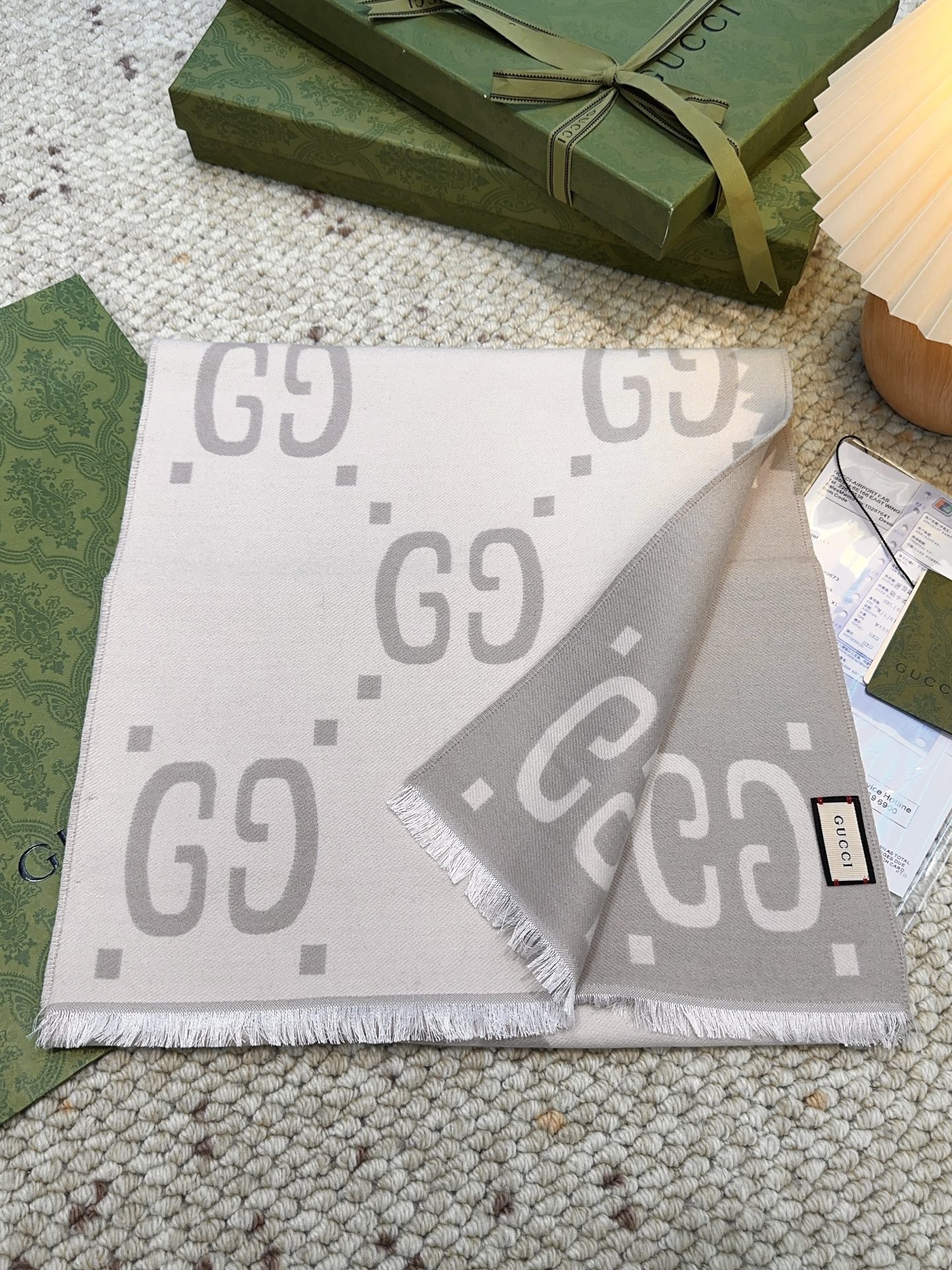 P95 原单代工厂出品，大G围巾这是一款苏格兰风格-双面重工超级保暖的GG标识作为Gucci颇具代表性的传统精髓始终与系列密不可分，以饱含新意的现代方式推陈出新，呈现不同凡响的层次、风格和设计。