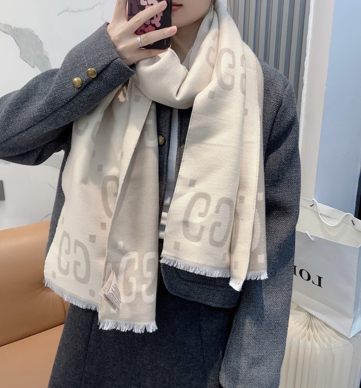 P95 原单代工厂出品，大G围巾这是一款苏格兰风格-双面重工超级保暖的GG标识作为Gucci颇具代表性的传统精髓始终与系列密不可分，以饱含新意的现代方式推陈出新，呈现不同凡响的层次、风格和设计。