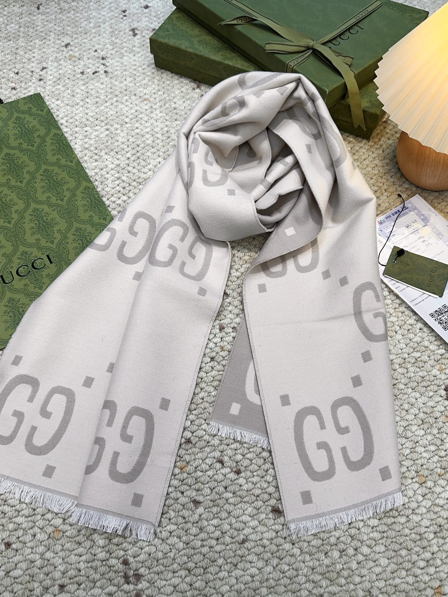 P95 原单代工厂出品，大G围巾这是一款苏格兰风格-双面重工超级保暖的GG标识作为Gucci颇具代表性的传统精髓始终与系列密不可分，以饱含新意的现代方式推陈出新，呈现不同凡响的层次、风格和设计。