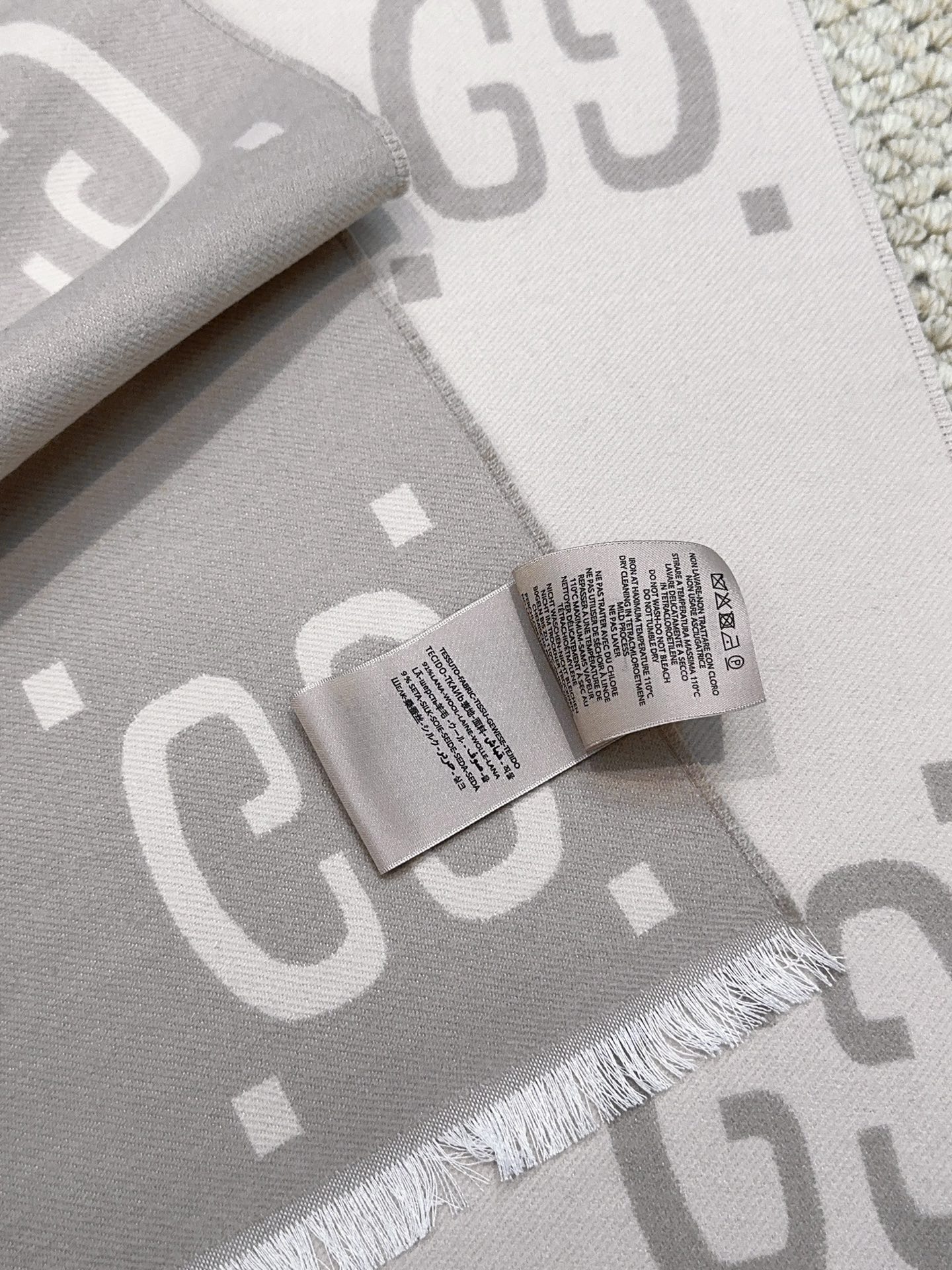 P95 原单代工厂出品，大G围巾这是一款苏格兰风格-双面重工超级保暖的GG标识作为Gucci颇具代表性的传统精髓始终与系列密不可分，以饱含新意的现代方式推陈出新，呈现不同凡响的层次、风格和设计。