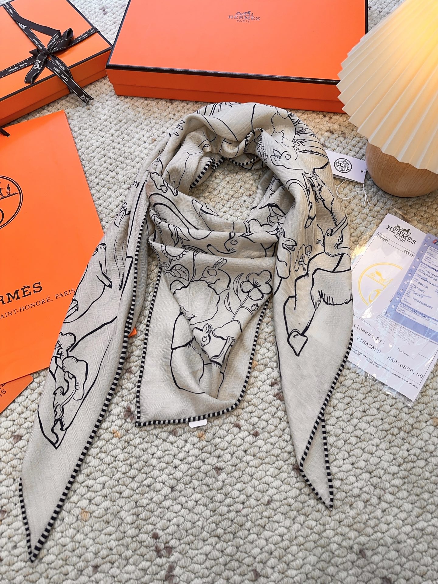 爱马仕 New每天都会到一点，HERMES/🌾❤️三角形尺寸，非常好搭配衣服，手工卷边,70%羊绒+30