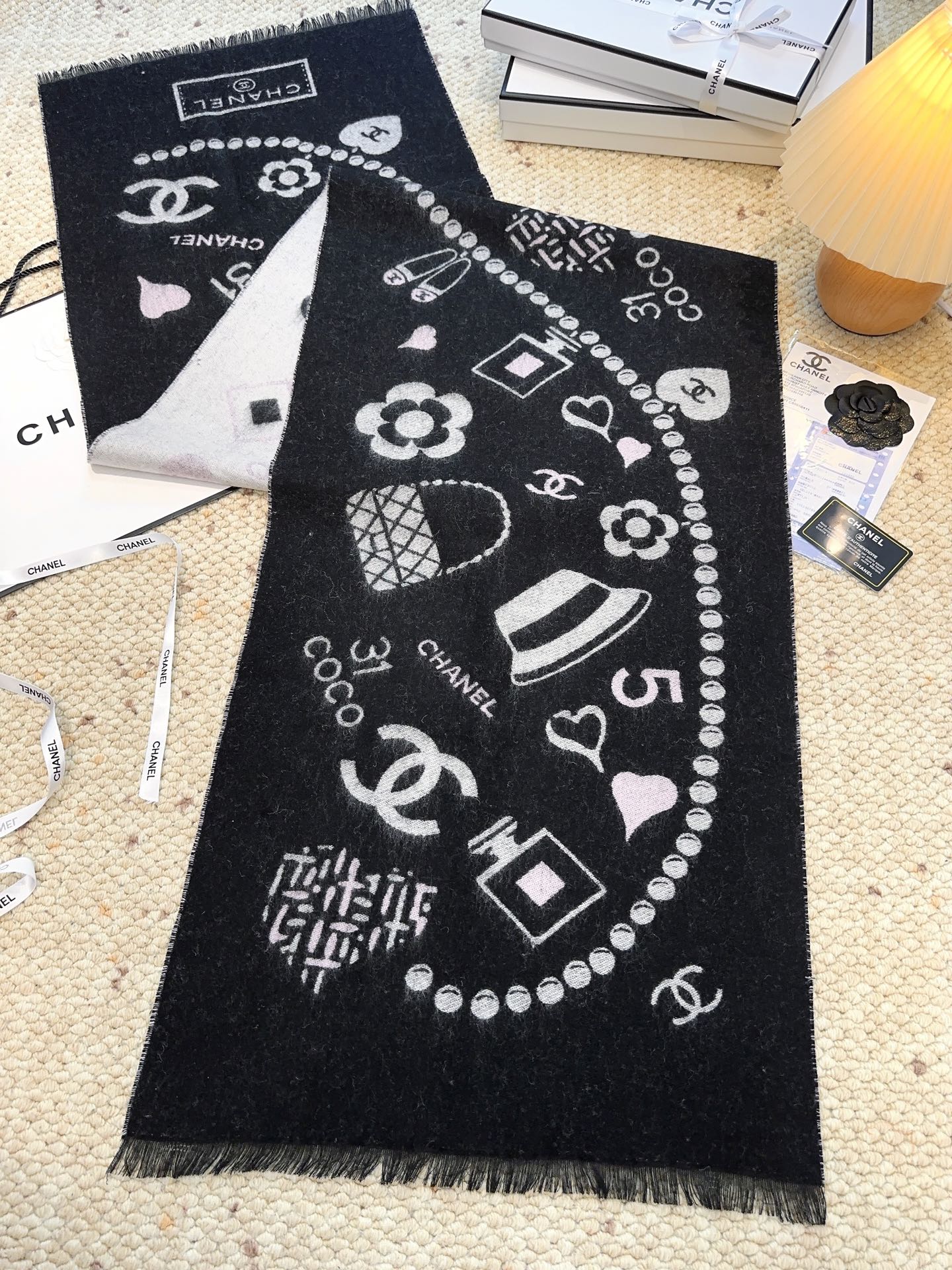 强烈重磅推荐！！！质感好货，怒吼福利推荐款❗️Chanel主打的羊绒围巾~非常难得！！这个围巾最大的感触