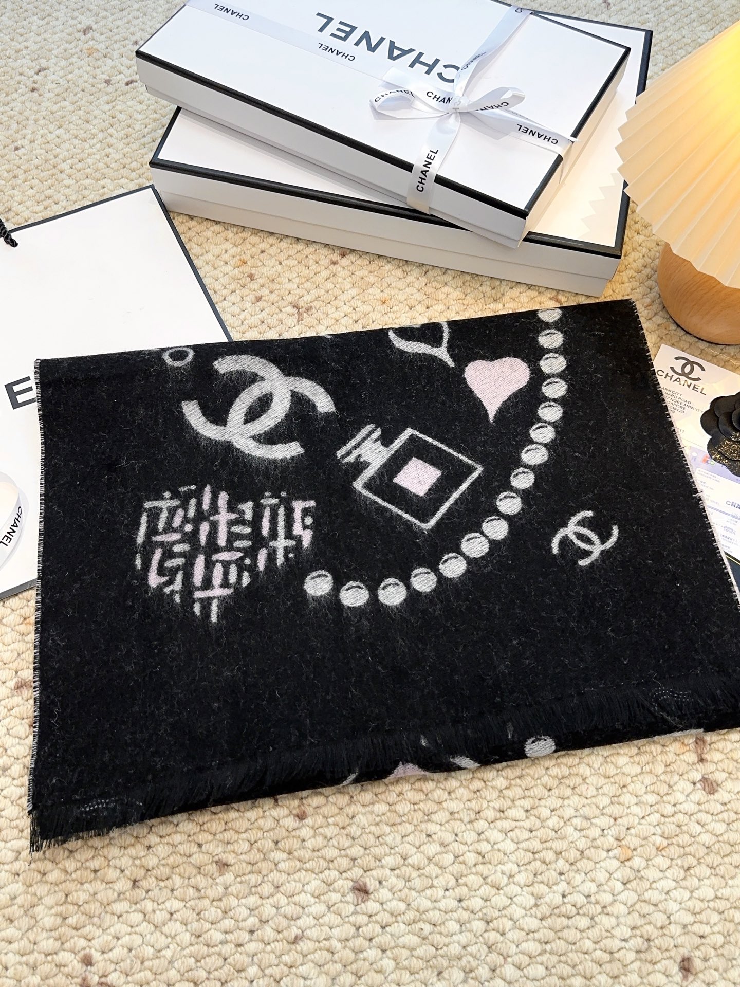 强烈重磅推荐！！！质感好货，怒吼福利推荐款❗️Chanel主打的羊绒围巾~非常难得！！这个围巾最大的感触