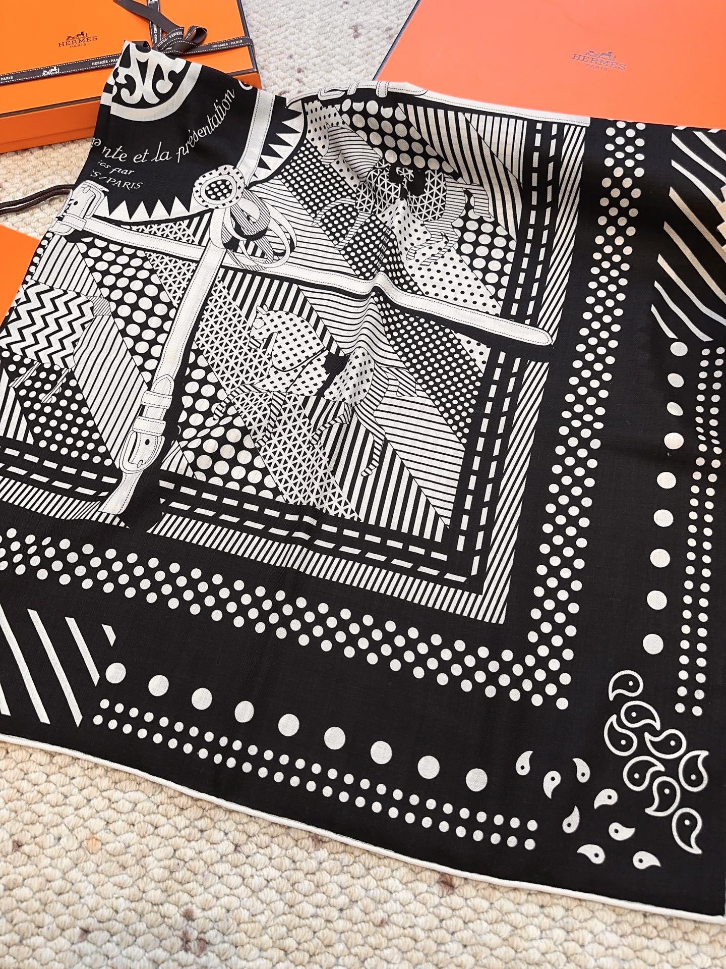 羊绒新款🆕👏👏买了都说好看‼️推荐💕爱马仕双面同色羊绒方巾 顶级工艺超值‼️爱马仕专柜爆款🎁💟立体呈现图