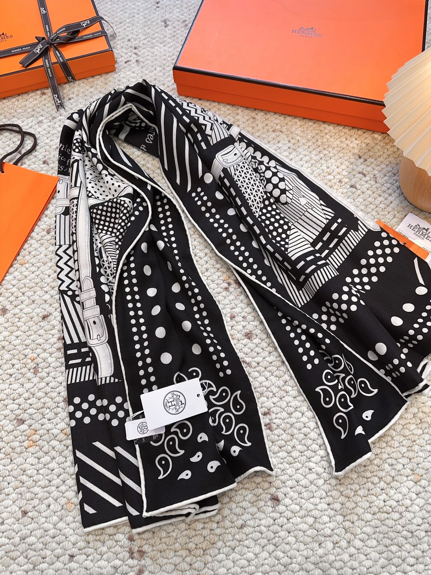 羊绒新款🆕👏👏买了都说好看‼️推荐💕爱马仕双面同色羊绒方巾 顶级工艺超值‼️爱马仕专柜爆款🎁💟立体呈现图