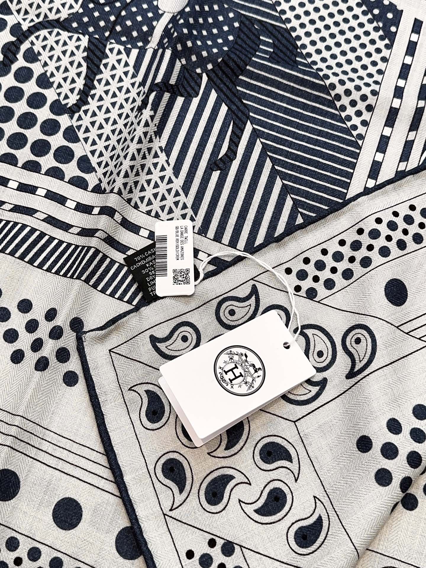 羊绒新款🆕👏👏买了都说好看‼️推荐💕爱马仕双面同色羊绒方巾 顶级工艺超值‼️爱马仕专柜爆款🎁💟立体呈现图