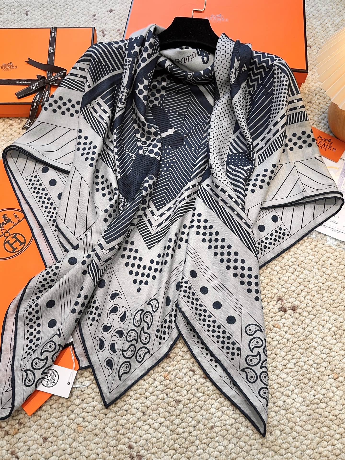 羊绒新款🆕👏👏买了都说好看‼️推荐💕爱马仕双面同色羊绒方巾 顶级工艺超值‼️爱马仕专柜爆款🎁💟立体呈现图