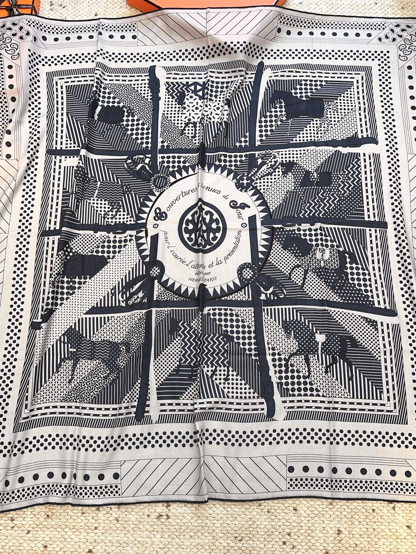 羊绒新款🆕👏👏买了都说好看‼️推荐💕爱马仕双面同色羊绒方巾 顶级工艺超值‼️爱马仕专柜爆款🎁💟立体呈现图