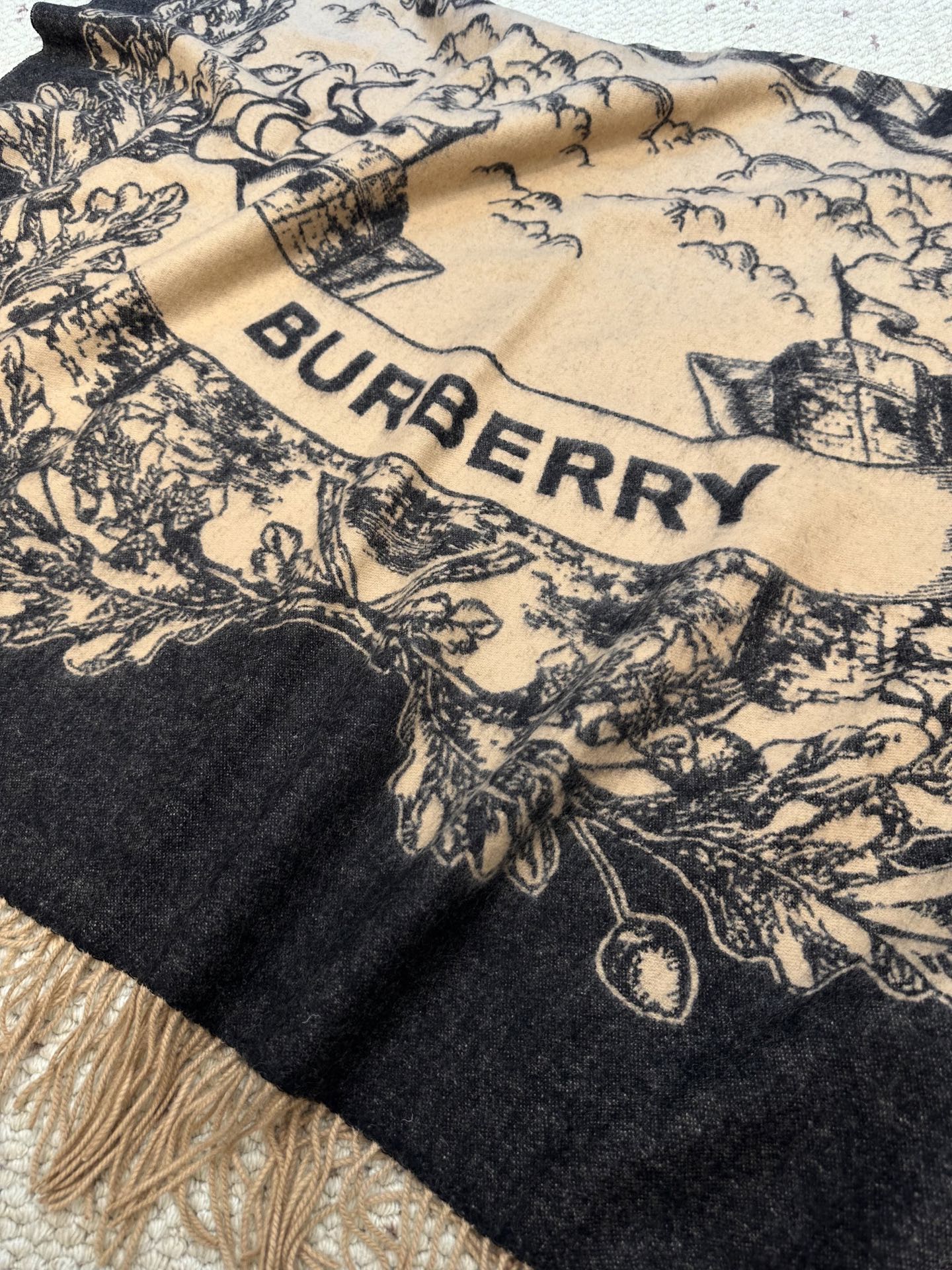 原单burberry最新款骑士战马双面提花披毯经典中的经典.❗️这批原单全包.本来订制出口单.但是不明原