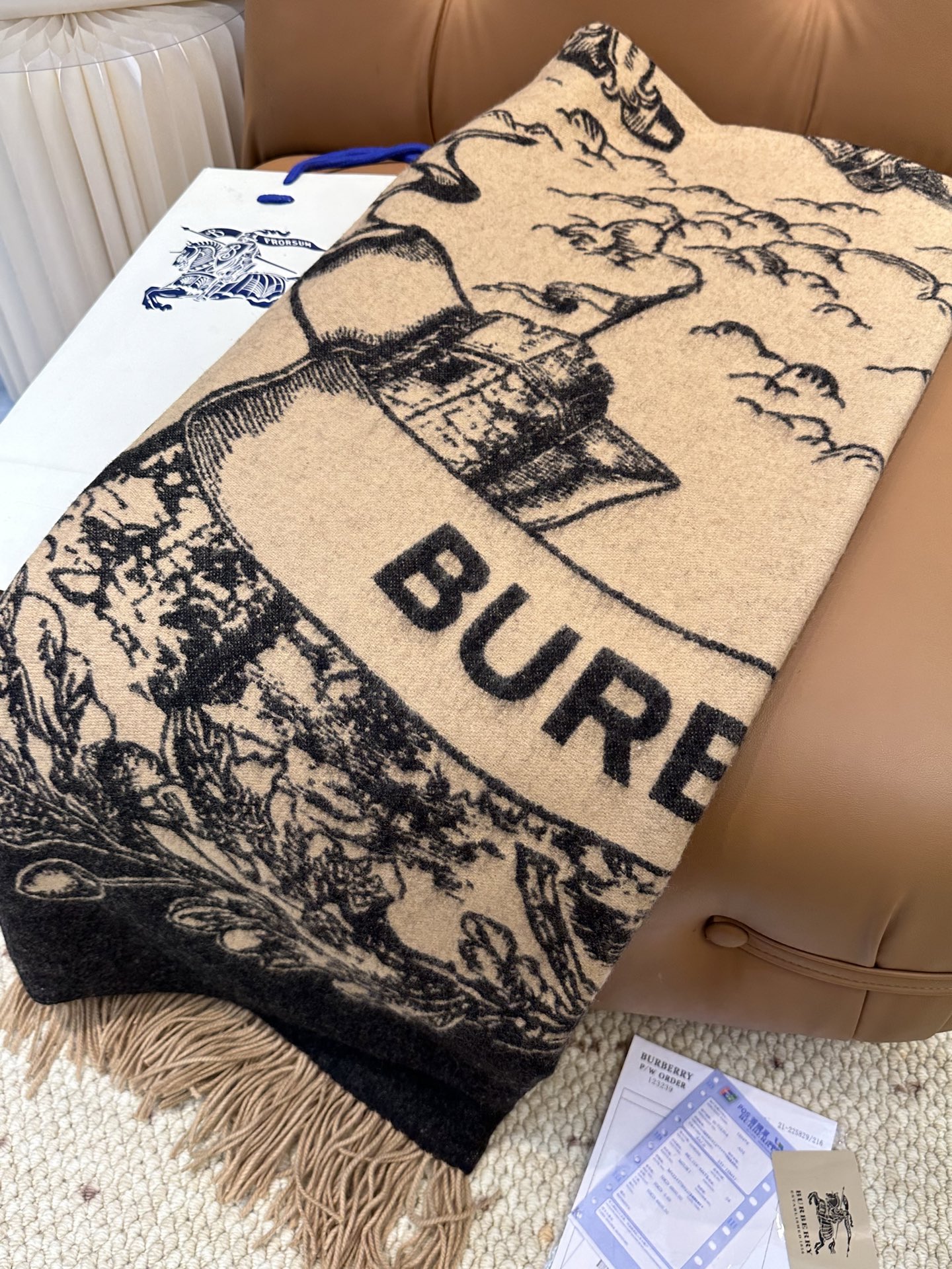 原单burberry最新款骑士战马双面提花披毯经典中的经典.❗️这批原单全包.本来订制出口单.但是不明原