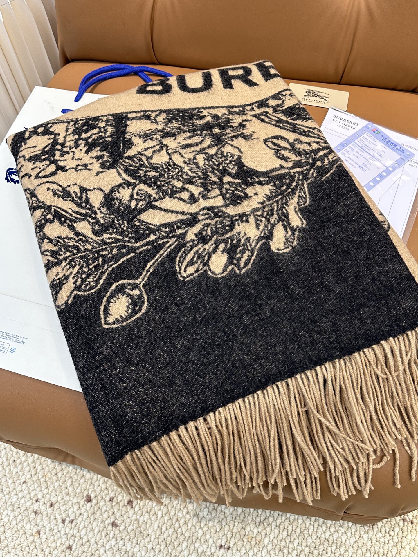 原单burberry最新款骑士战马双面提花披毯经典中的经典.❗️这批原单全包.本来订制出口单.但是不明原