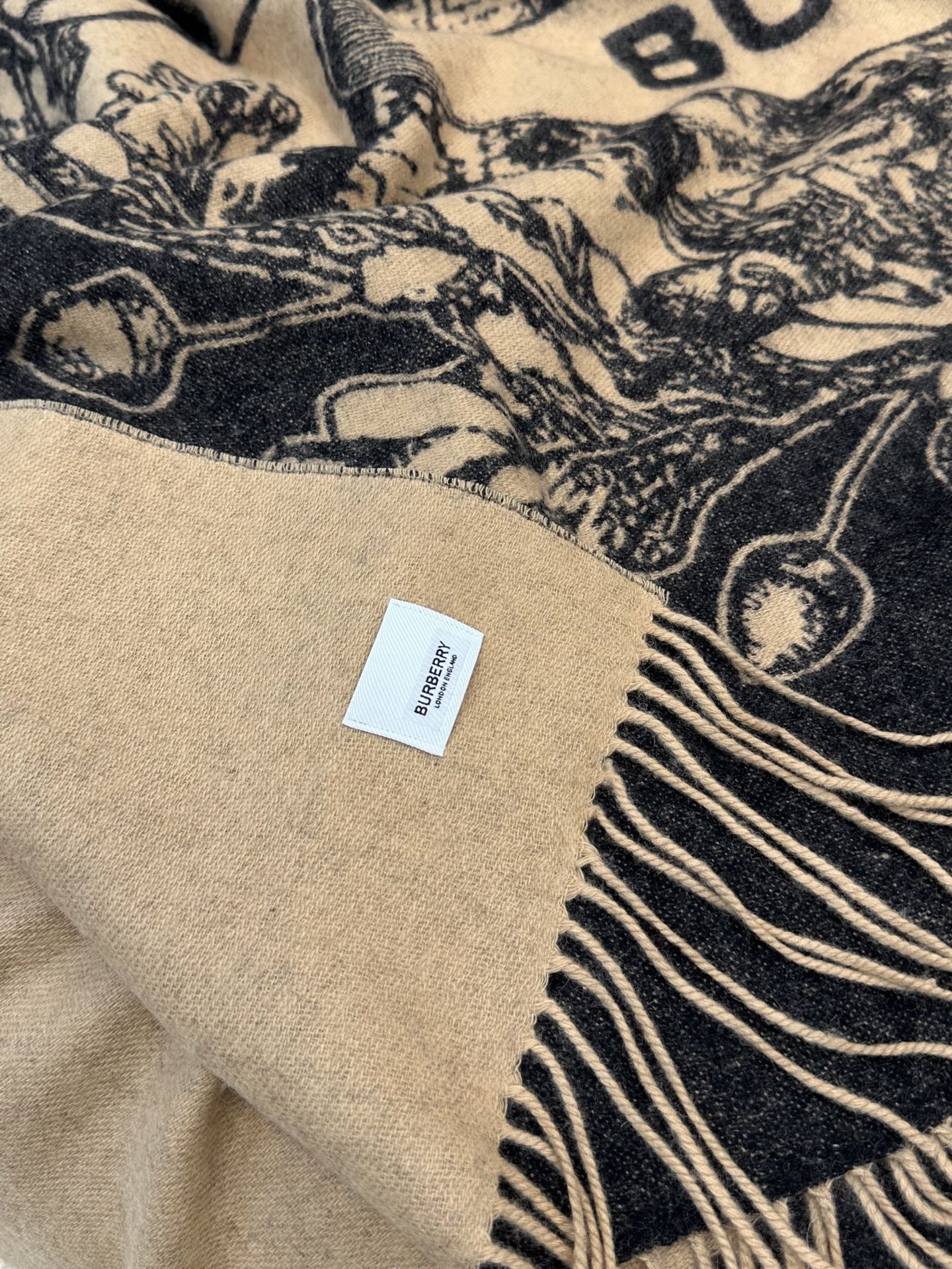 原单burberry最新款骑士战马双面提花披毯经典中的经典.❗️这批原单全包.本来订制出口单.但是不明原