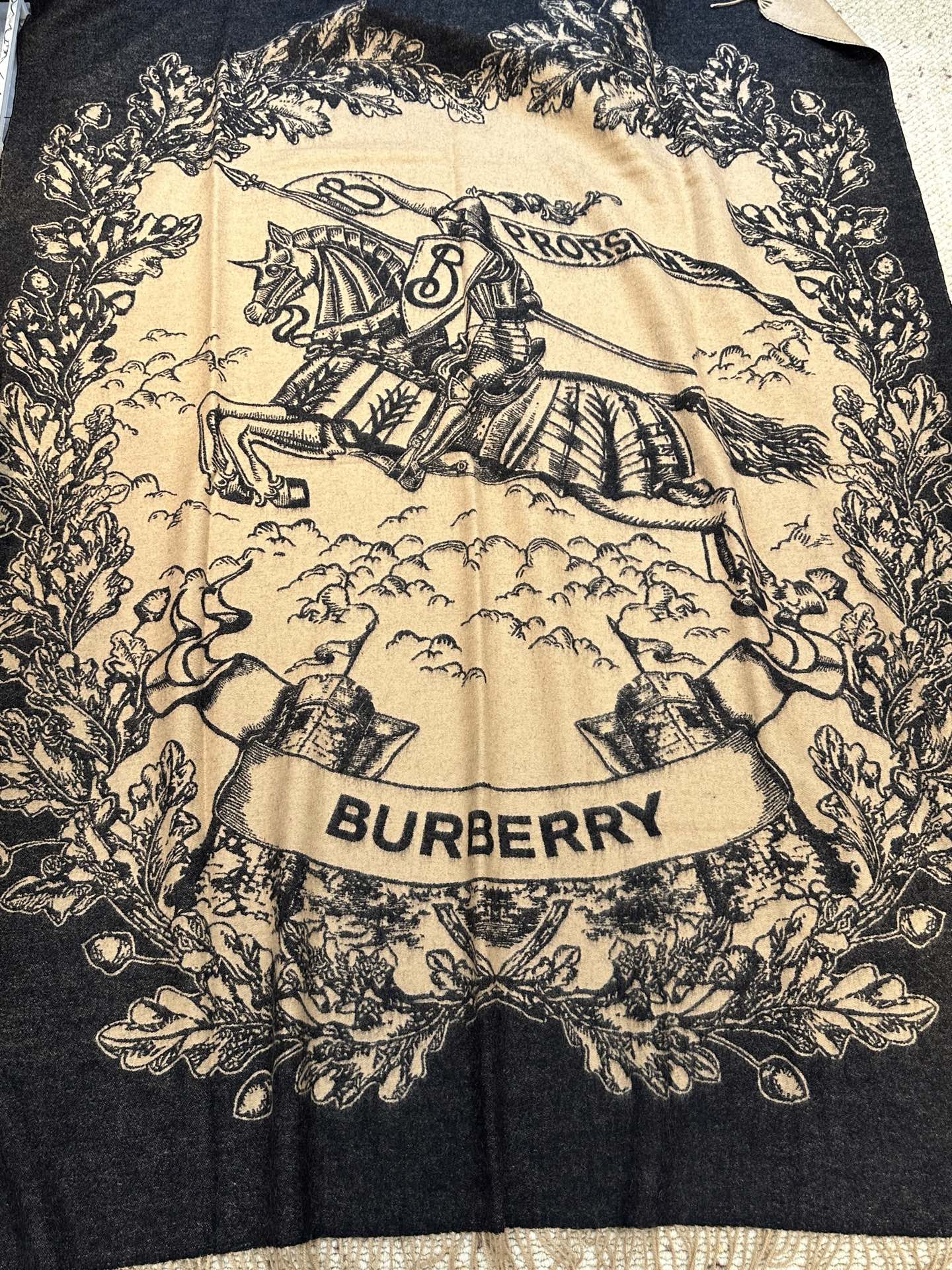 原单burberry最新款骑士战马双面提花披毯经典中的经典.❗️这批原单全包.本来订制出口单.但是不明原
