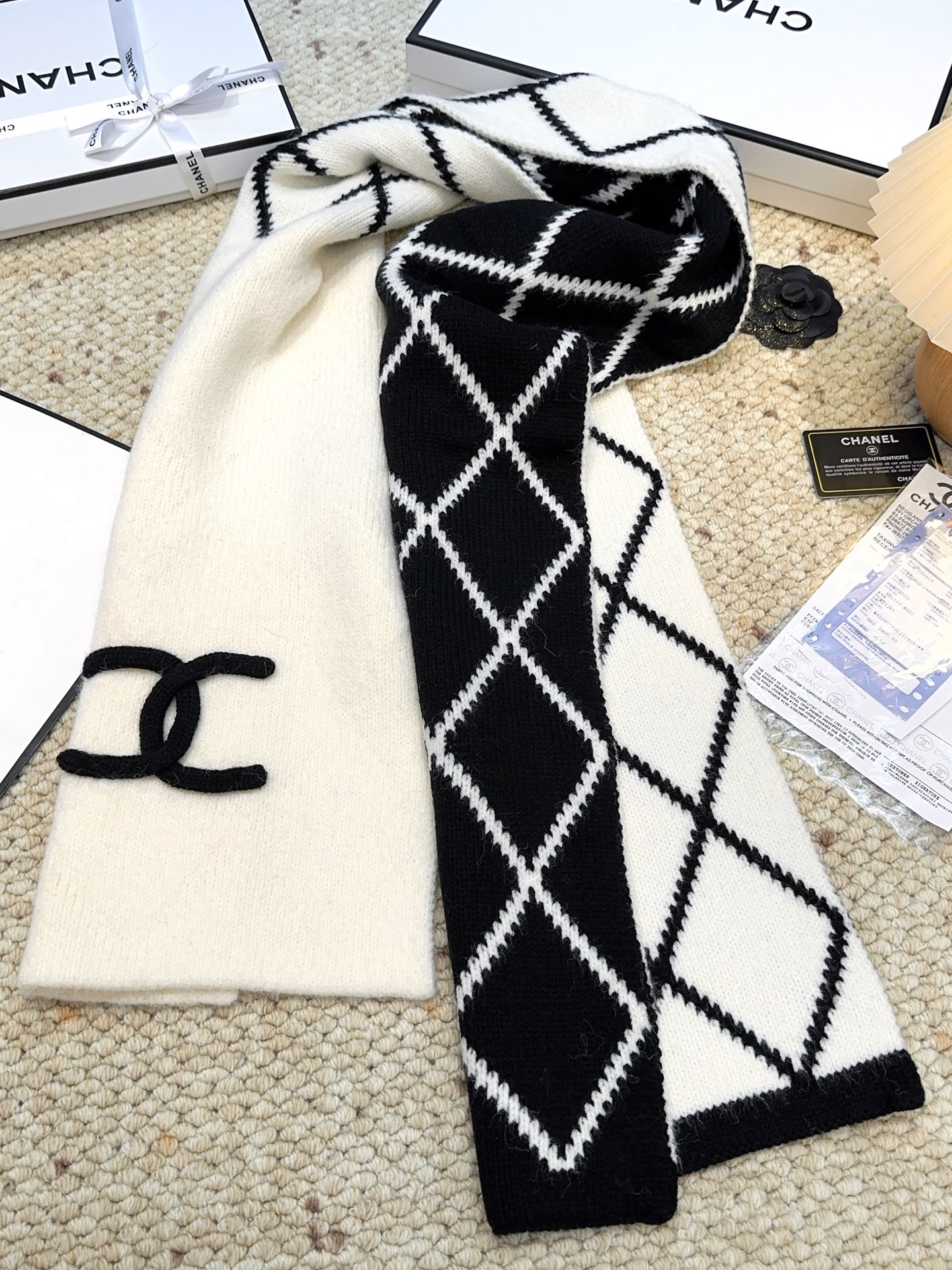 上新！Chanel（香奈儿）🌾独家爆款到货！香奈儿Chanel秋冬超软糯围巾|||🧣这条香奈儿秋冬围巾 