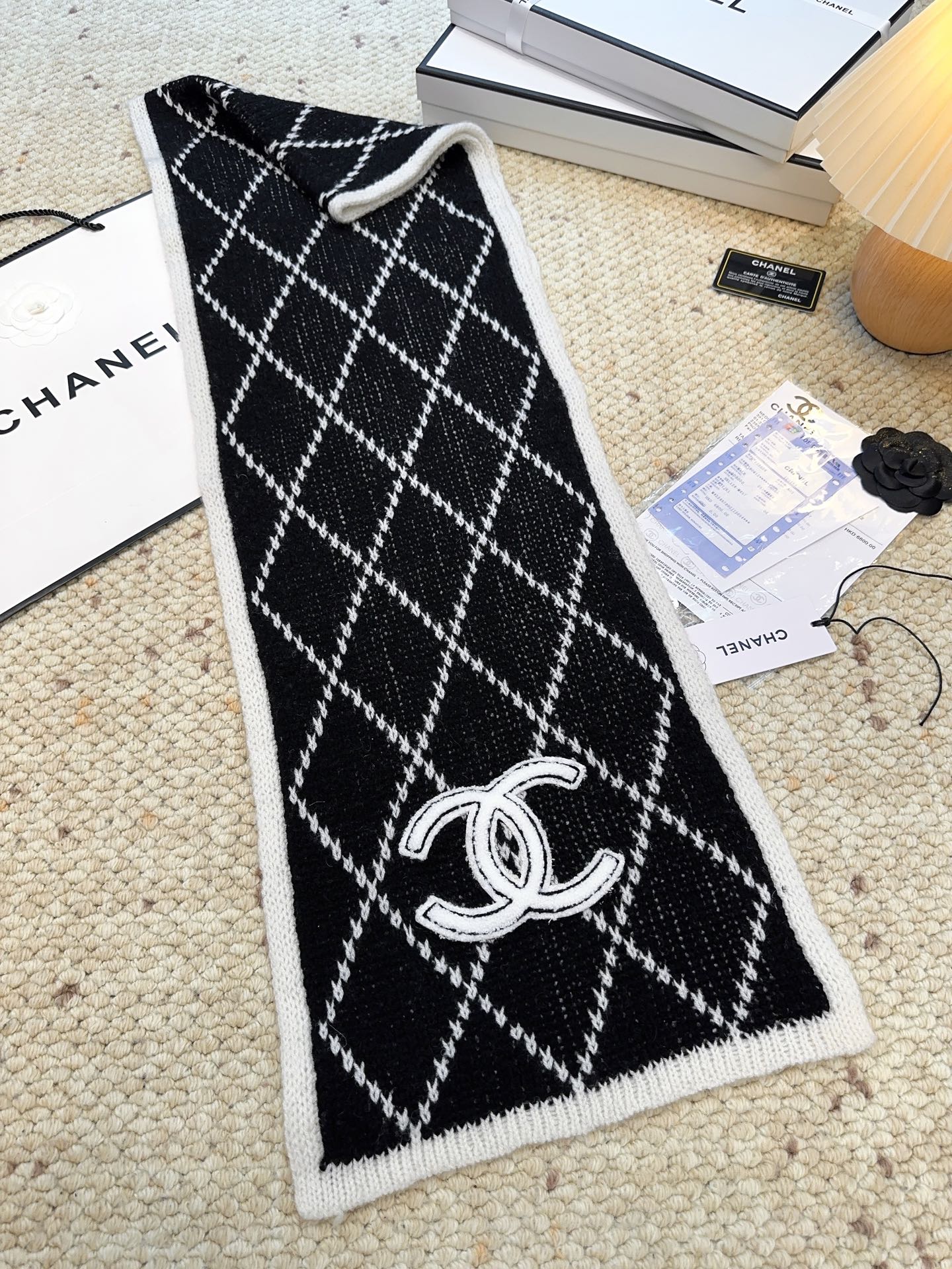 上新💃🏻💋👑👑香奈儿专柜新款💖💖美翻了[流泪]御用殿堂级极品‼️新款专柜在售 进口纯羊绒时尚绣花针织毛线