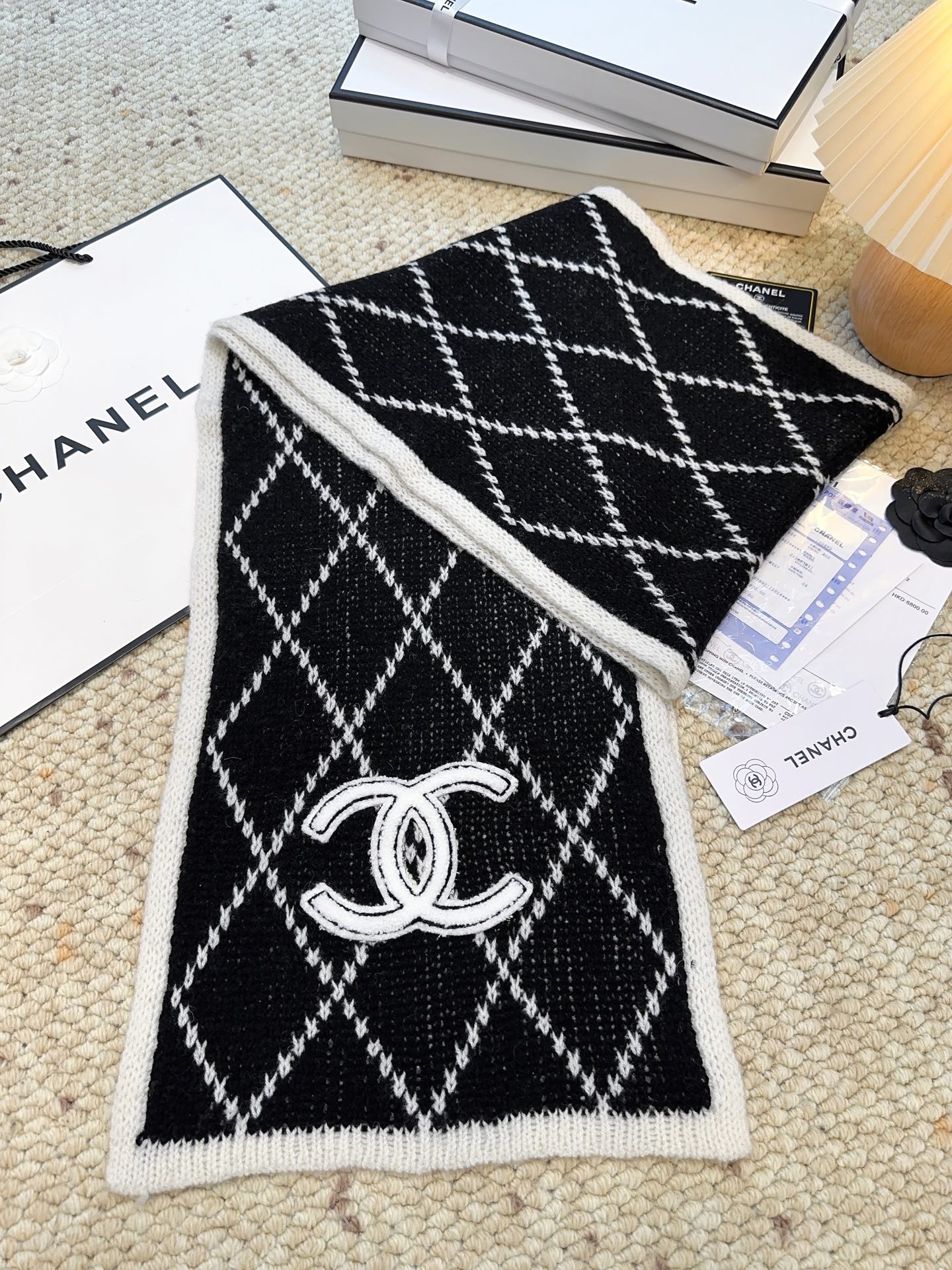 上新💃🏻💋👑👑香奈儿专柜新款💖💖美翻了[流泪]御用殿堂级极品‼️新款专柜在售 进口纯羊绒时尚绣花针织毛线