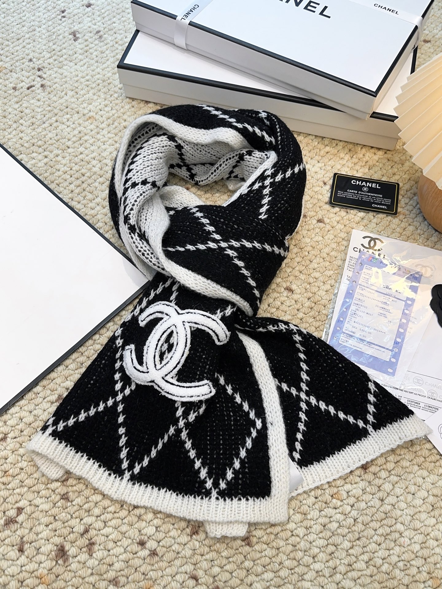 上新💃🏻💋👑👑香奈儿专柜新款💖💖美翻了[流泪]御用殿堂级极品‼️新款专柜在售 进口纯羊绒时尚绣花针织毛线