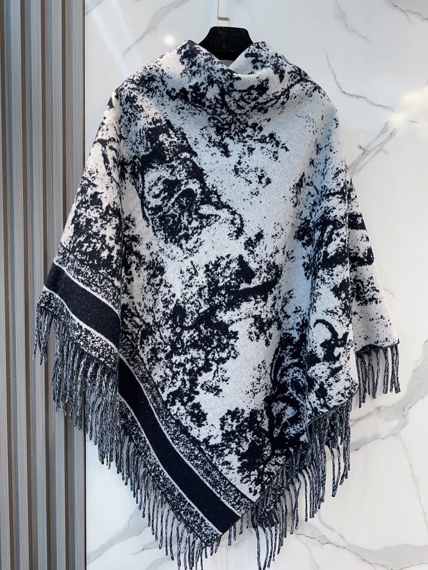 ✔️【顶级版本】DIOR 迪奥动物提花logo印花大方巾围巾披肩毛毯三用，这款围巾超级大，尺寸达到140