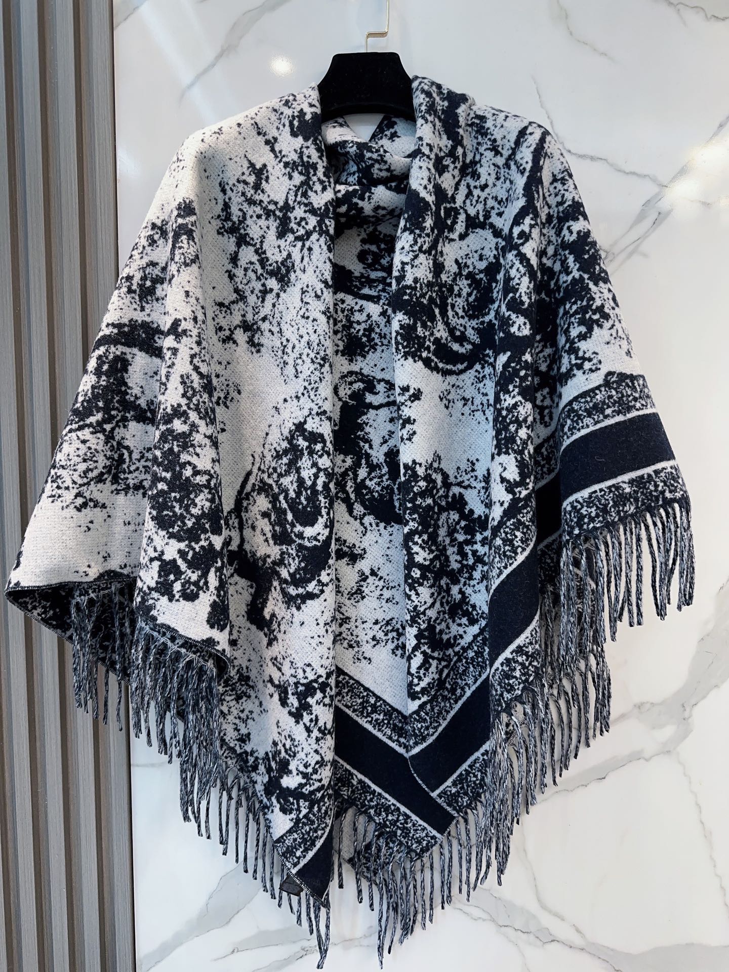 ✔️【顶级版本】DIOR 迪奥动物提花logo印花大方巾围巾披肩毛毯三用，这款围巾超级大，尺寸达到140