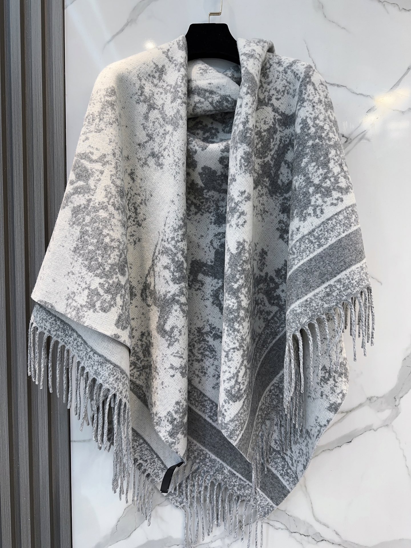 ✔️【顶级版本】DIOR 迪奥动物提花logo印花大方巾围巾披肩毛毯三用，这款围巾超级大，尺寸达到140