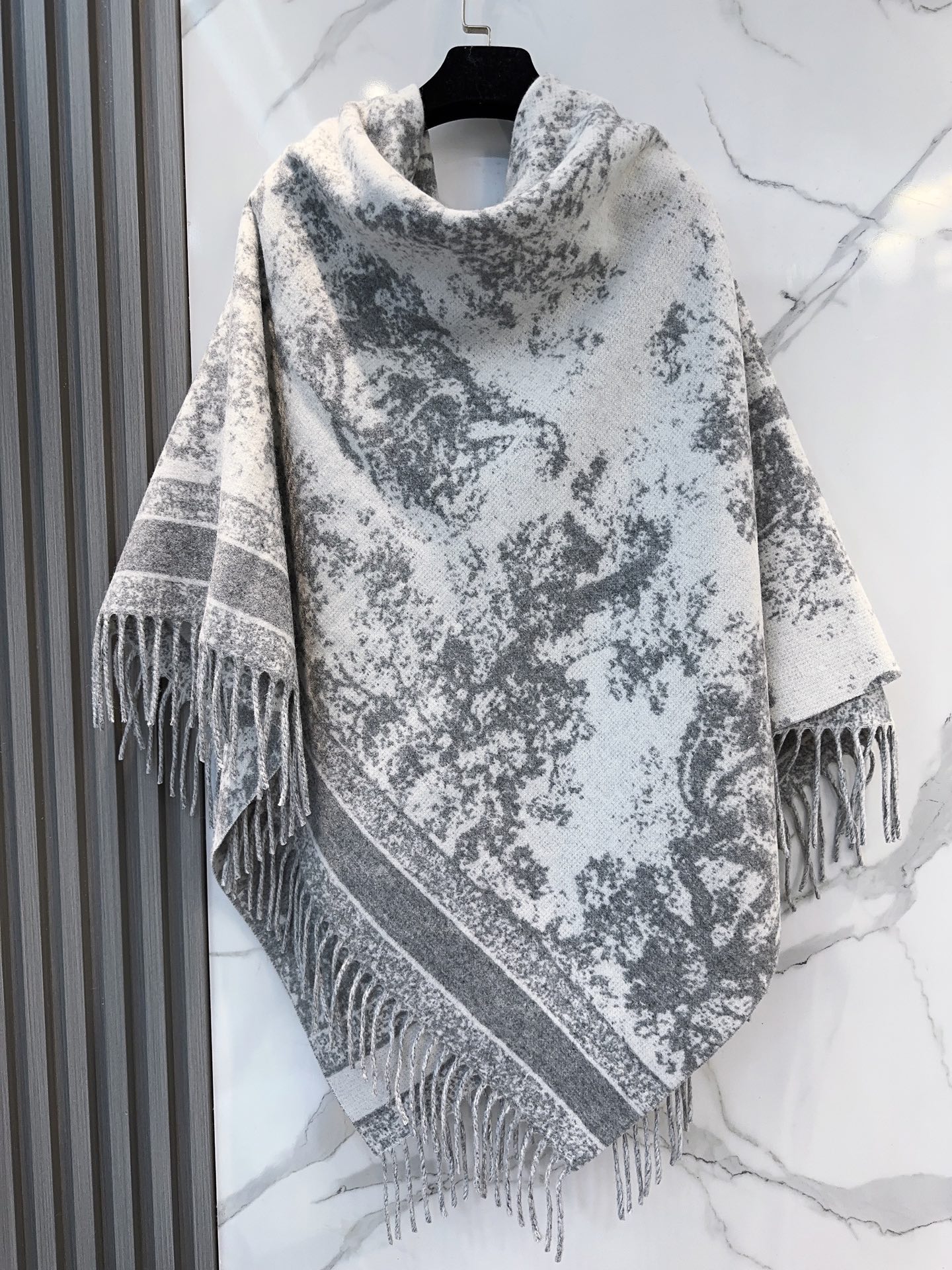 ✔️【顶级版本】DIOR 迪奥动物提花logo印花大方巾围巾披肩毛毯三用，这款围巾超级大，尺寸达到140