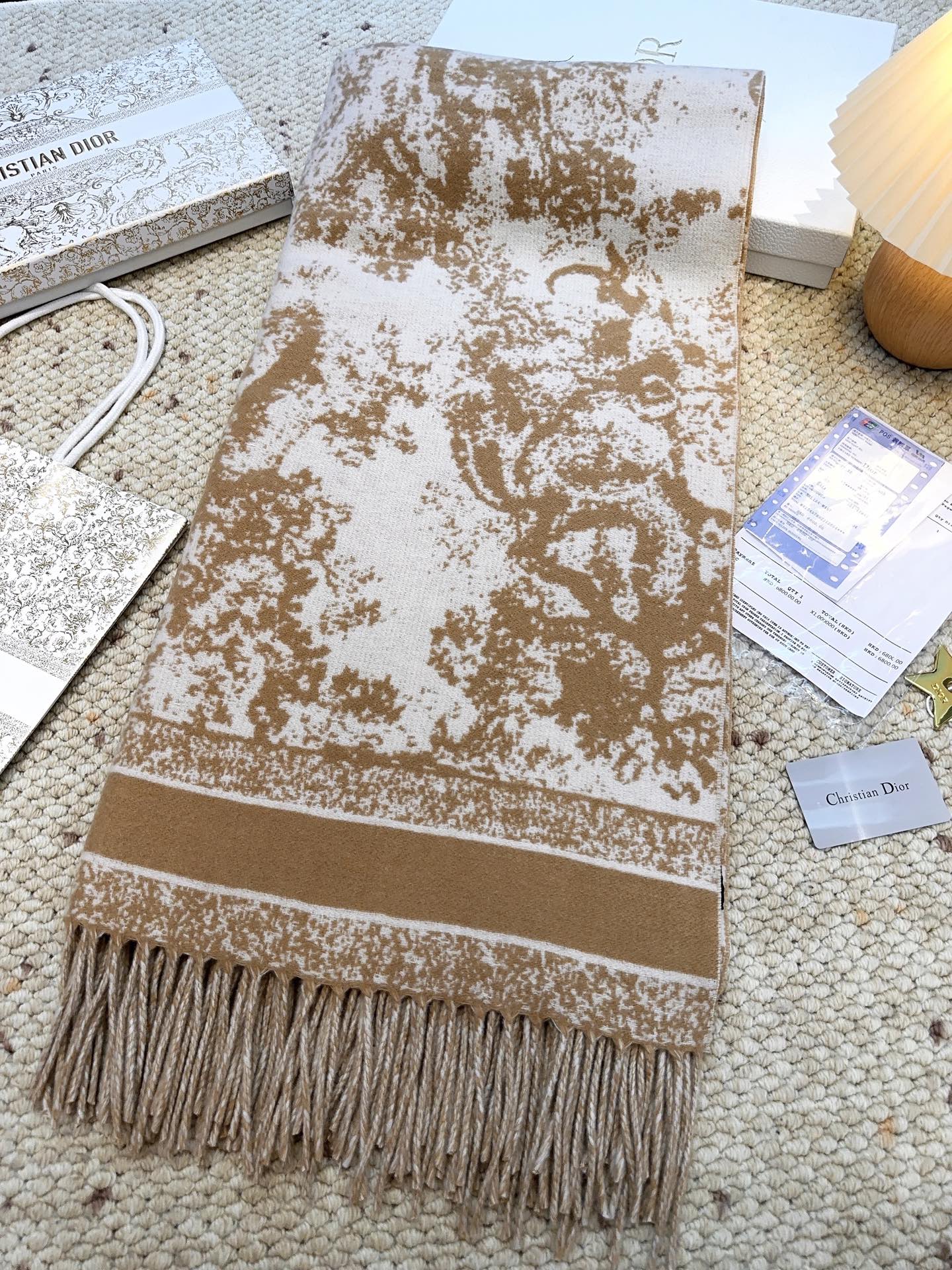 ✔️【顶级版本】DIOR 迪奥动物提花logo印花大方巾围巾披肩毛毯三用，这款围巾超级大，尺寸达到140
