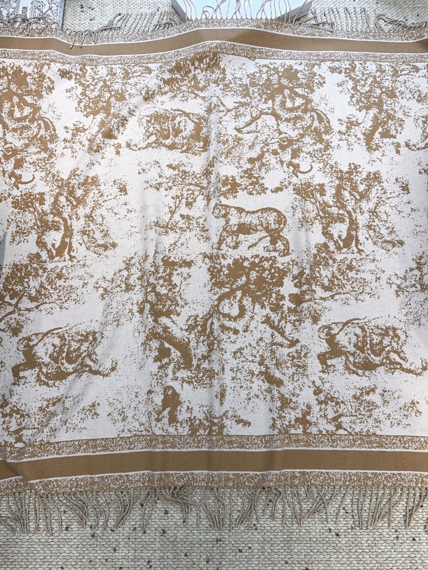 ✔️【顶级版本】DIOR 迪奥动物提花logo印花大方巾围巾披肩毛毯三用，这款围巾超级大，尺寸达到140