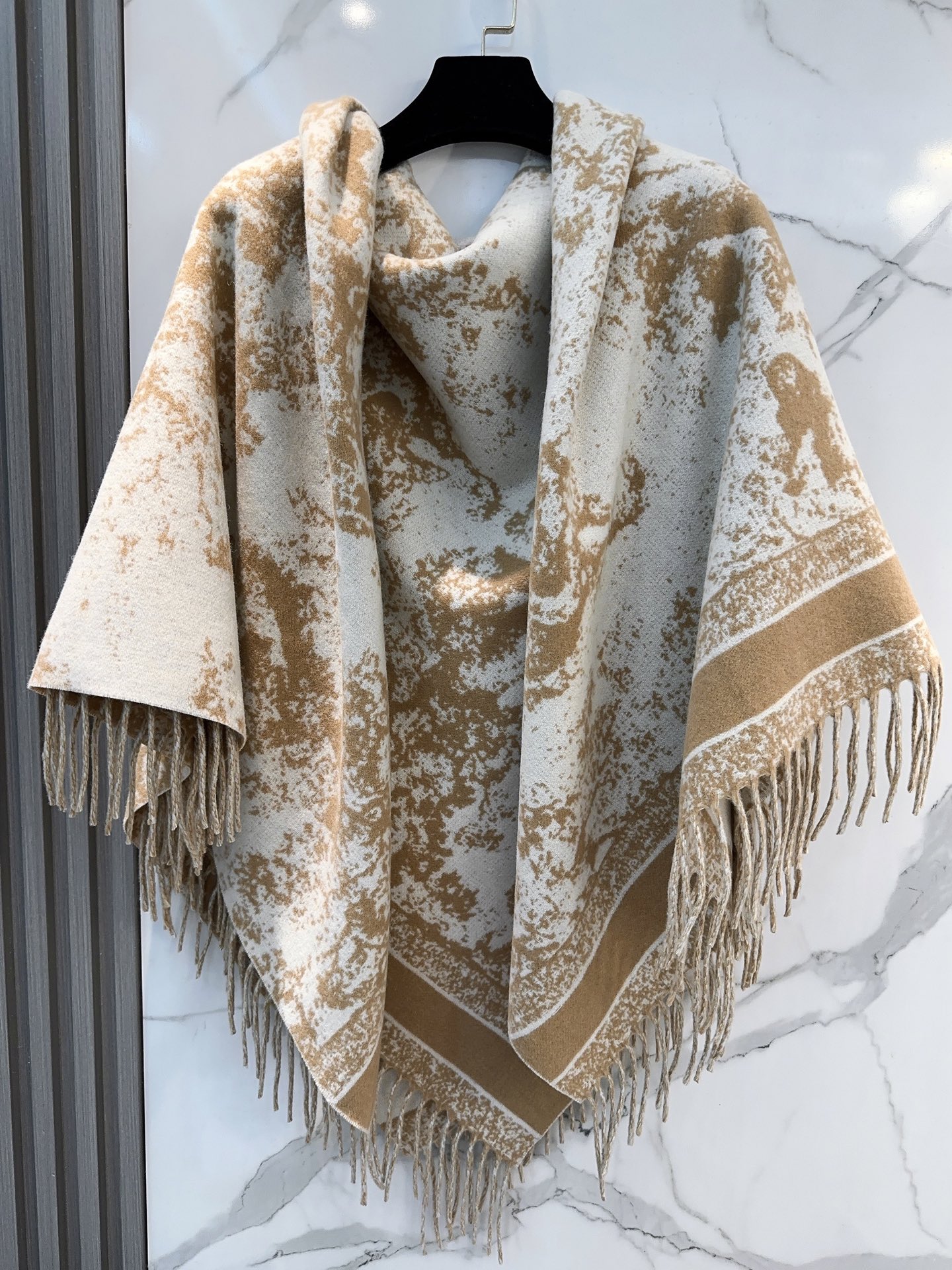 ✔️【顶级版本】DIOR 迪奥动物提花logo印花大方巾围巾披肩毛毯三用，这款围巾超级大，尺寸达到140