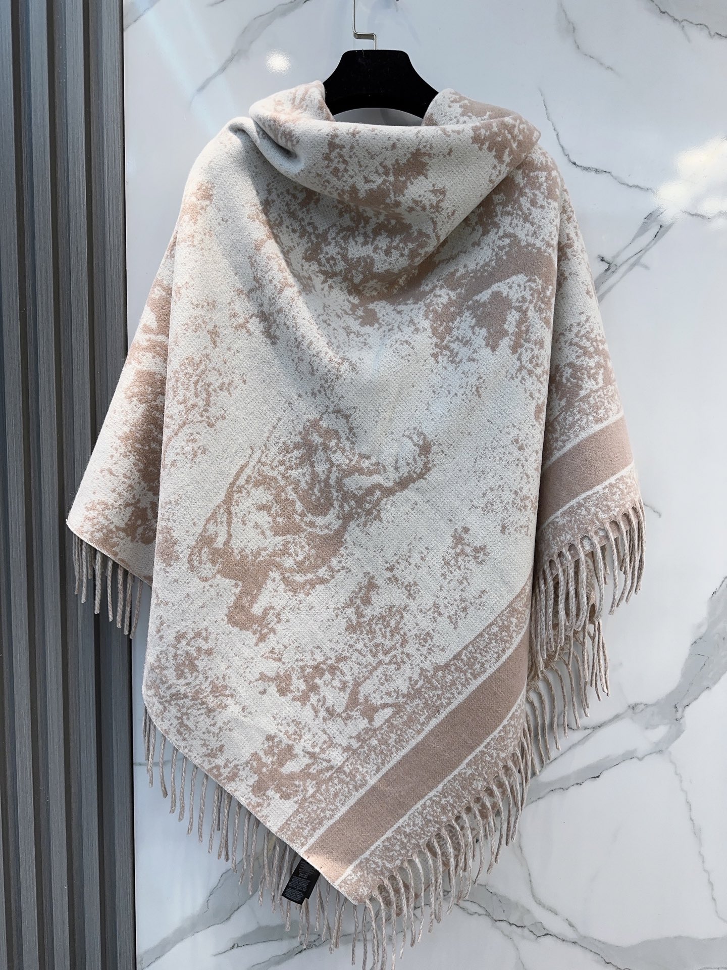 ✔️【顶级版本】DIOR 迪奥动物提花logo印花大方巾围巾披肩毛毯三用，这款围巾超级大，尺寸达到140