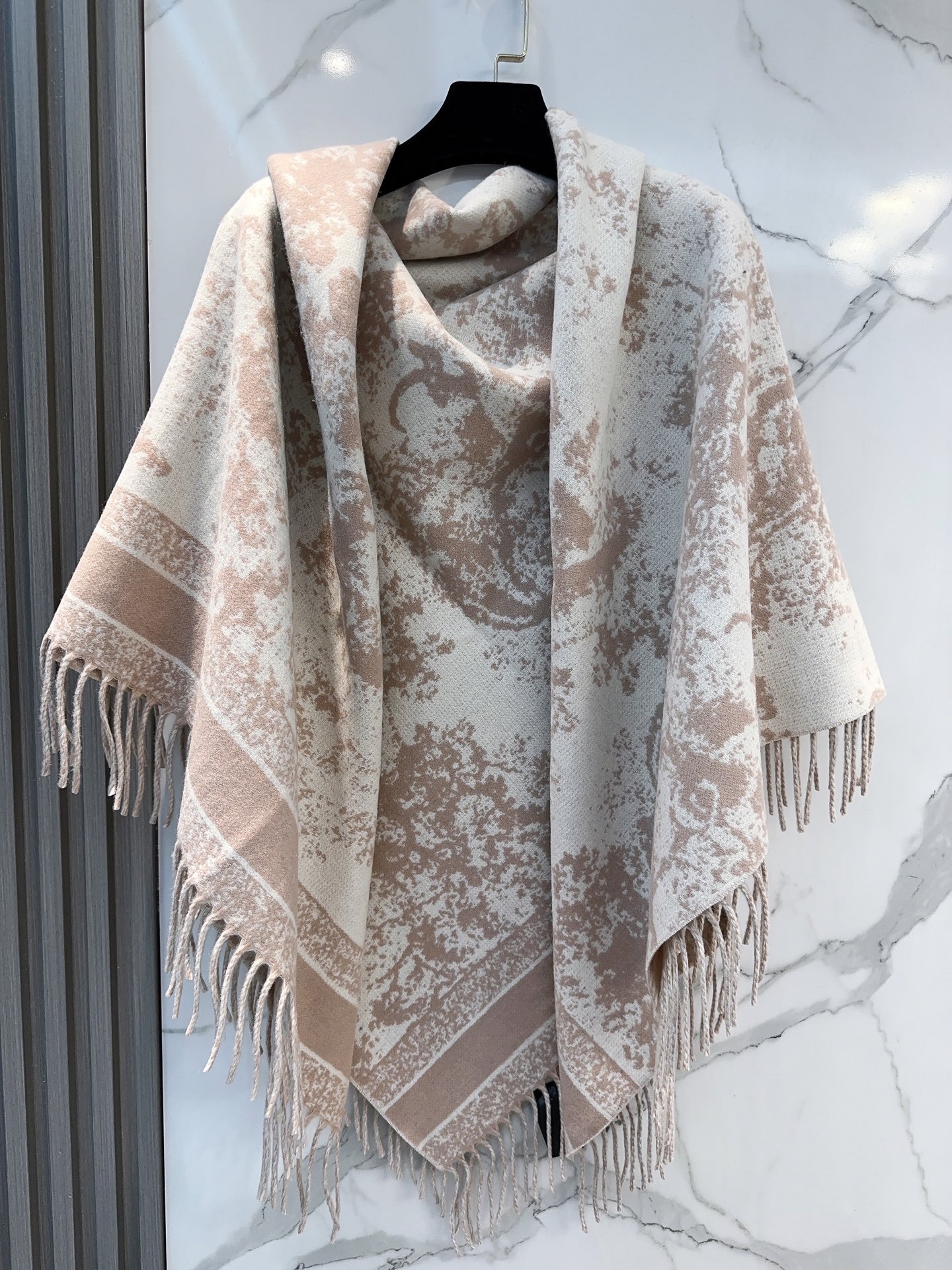 ✔️【顶级版本】DIOR 迪奥动物提花logo印花大方巾围巾披肩毛毯三用，这款围巾超级大，尺寸达到140