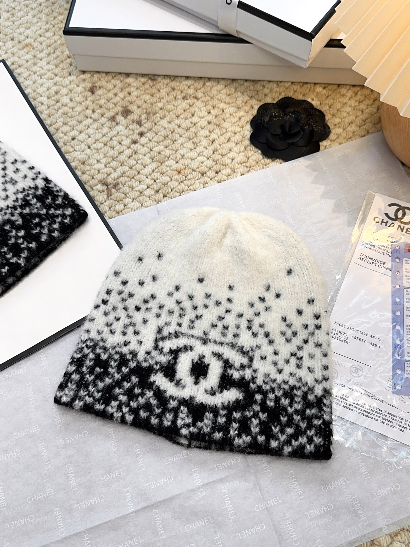 Chanel 上新 Chanel（香奈儿）渐变拼色花纹围巾