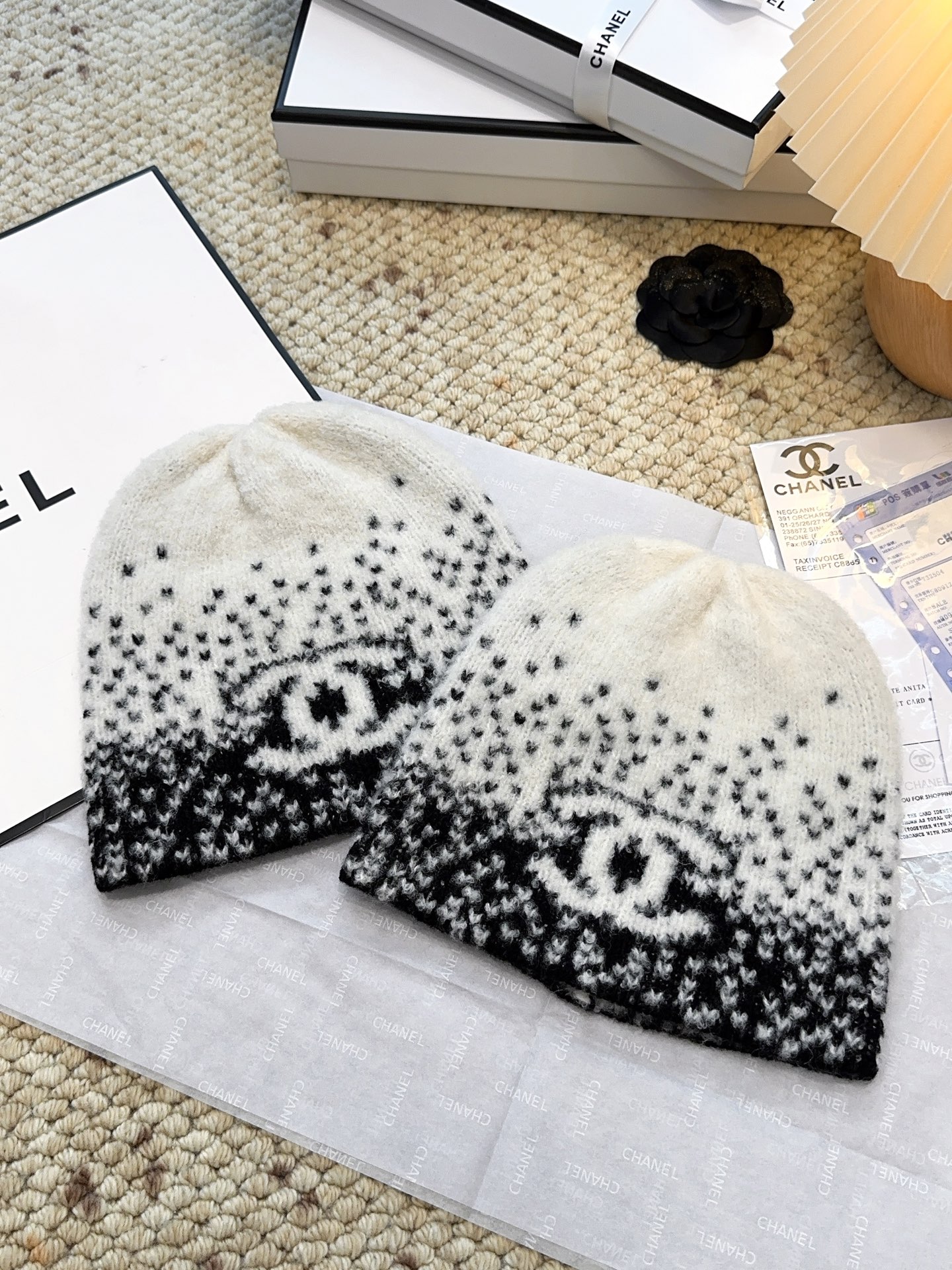 Chanel 上新 Chanel（香奈儿）渐变拼色花纹围巾