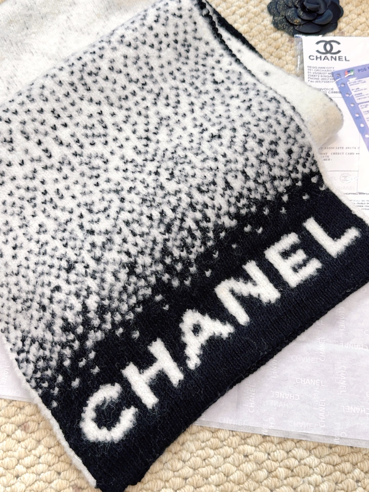 Chanel 上新 Chanel（香奈儿）渐变拼色花纹围巾