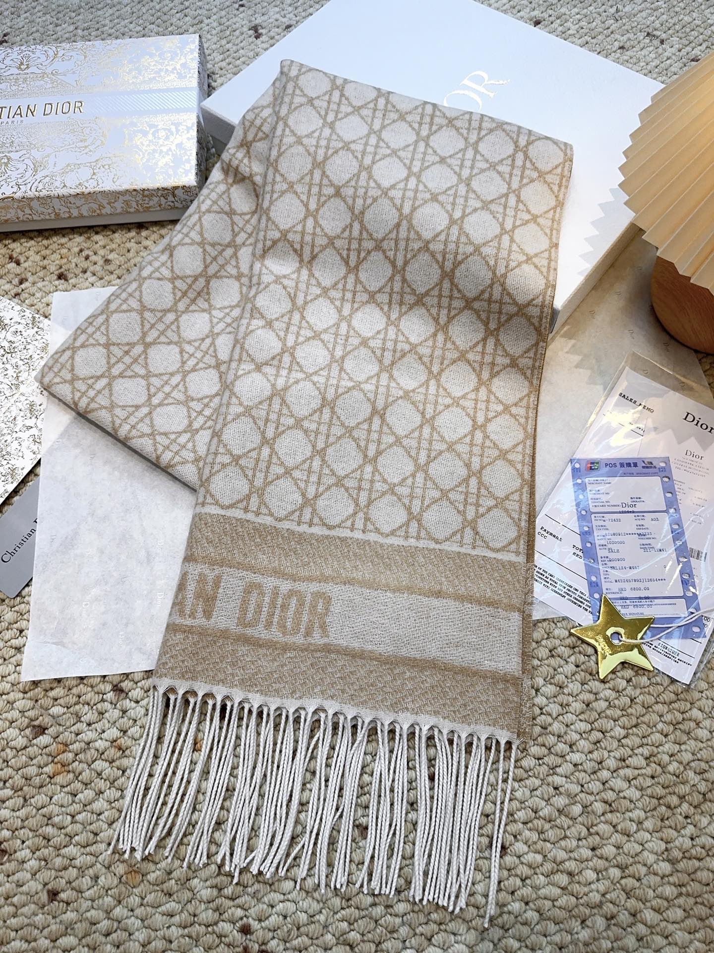 【DIOR 迪奥】 （银丝）今年又上新新款藤格纹100%山羊绒围巾啦 绝美配色 爆款专柜最新款式 羊绒 