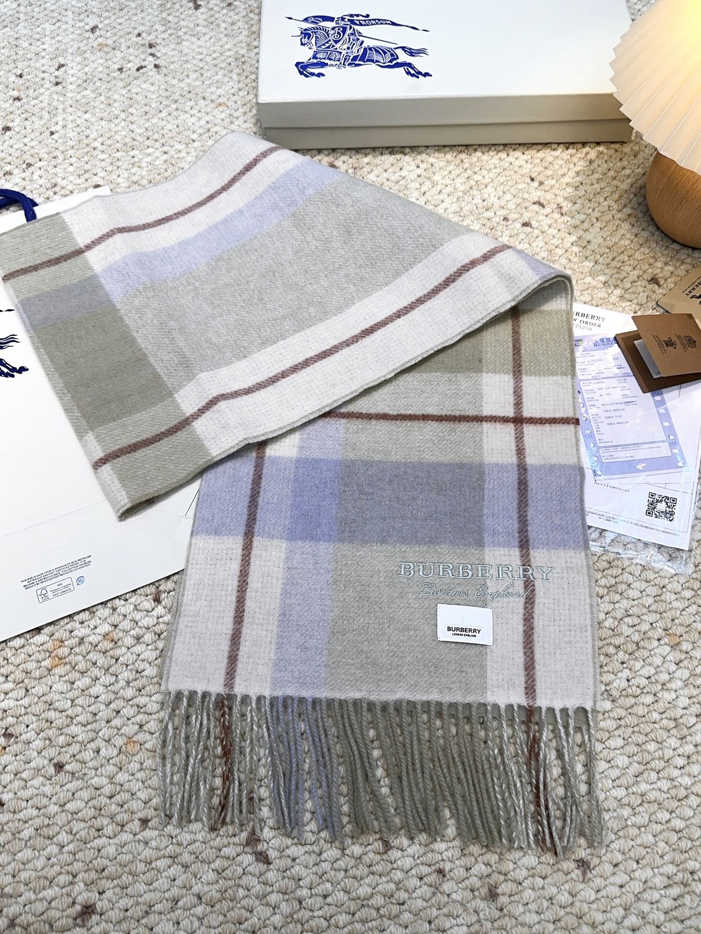 Burberry · 巴宝莉格子围巾❗️好看的要疯掉了，太有型太有魅力了❗️❗️非常斯文时尚的秋冬单品！
