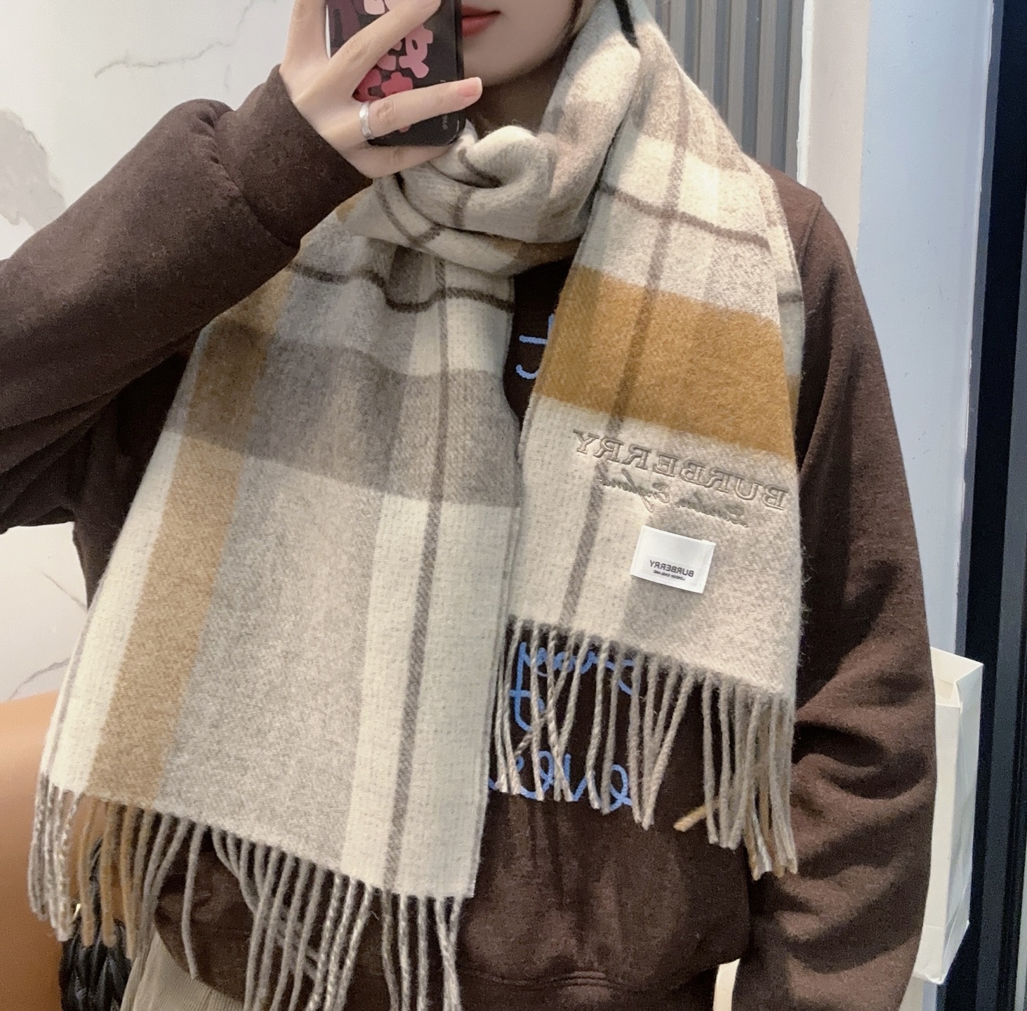 Burberry · 巴宝莉格子围巾❗️好看的要疯掉了，太有型太有魅力了❗️❗️非常斯文时尚的秋冬单品！