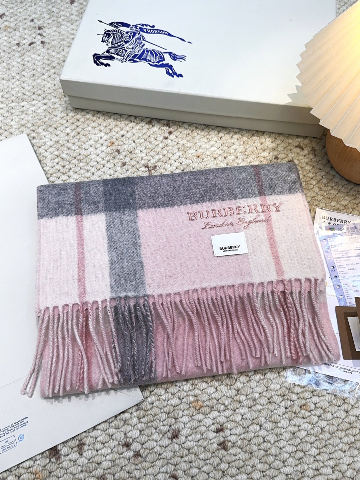 Burberry · 巴宝莉格子围巾❗️好看的要疯掉了，太有型太有魅力了❗️❗️非常斯文时尚的秋冬单品！