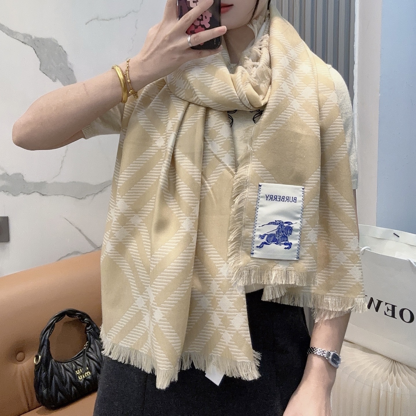 𝐁𝐔𝐑𝐁𝐄𝐑𝐑𝐘 • 𝟐𝟓ꫛꫀꪝ《骑士格纹长巾》张婧仪同款，原单品质！Size：200x65cm 70%