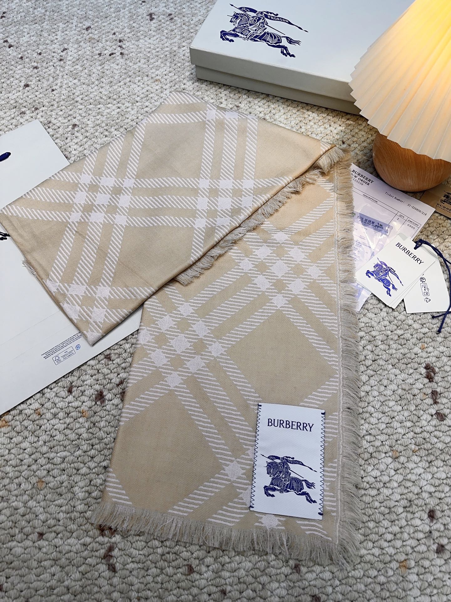 𝐁𝐔𝐑𝐁𝐄𝐑𝐑𝐘 • 𝟐𝟓ꫛꫀꪝ《骑士格纹长巾》张婧仪同款，原单品质！Size：200x65cm 70%